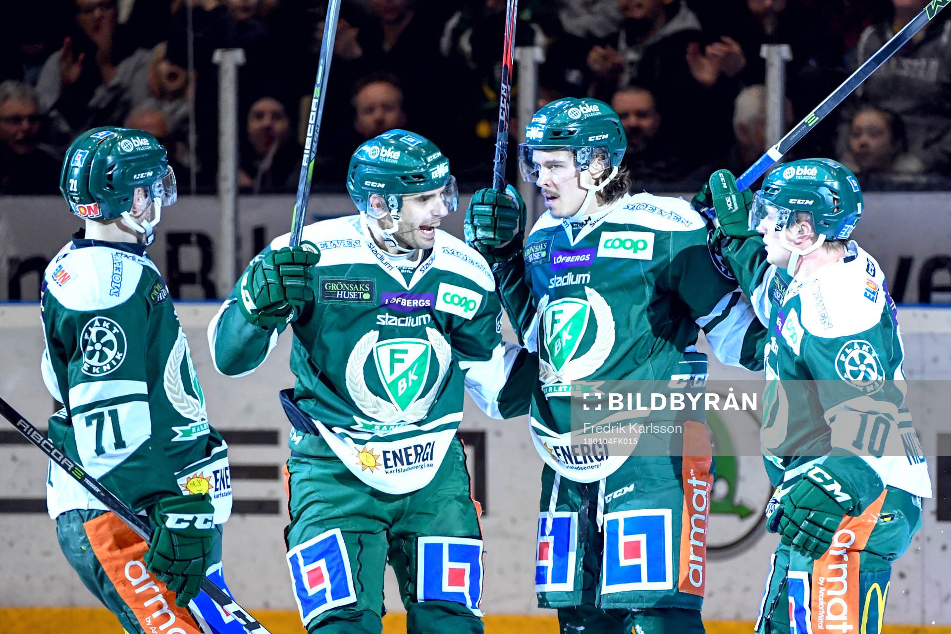 Färjestads Marcus Nilsson jublar med lagkamrater