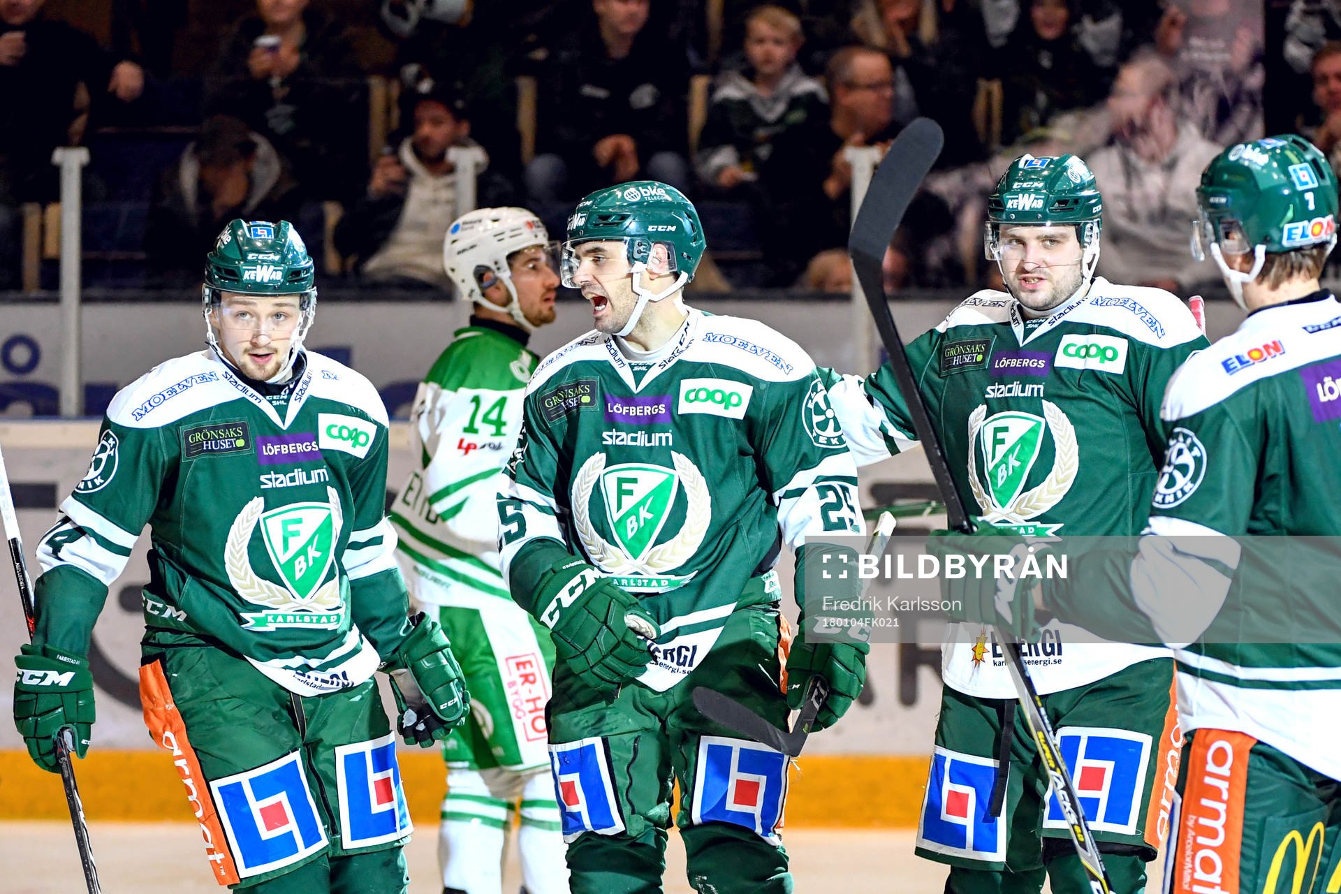 Färjestads Martin Johansson jublar med lagkamrater