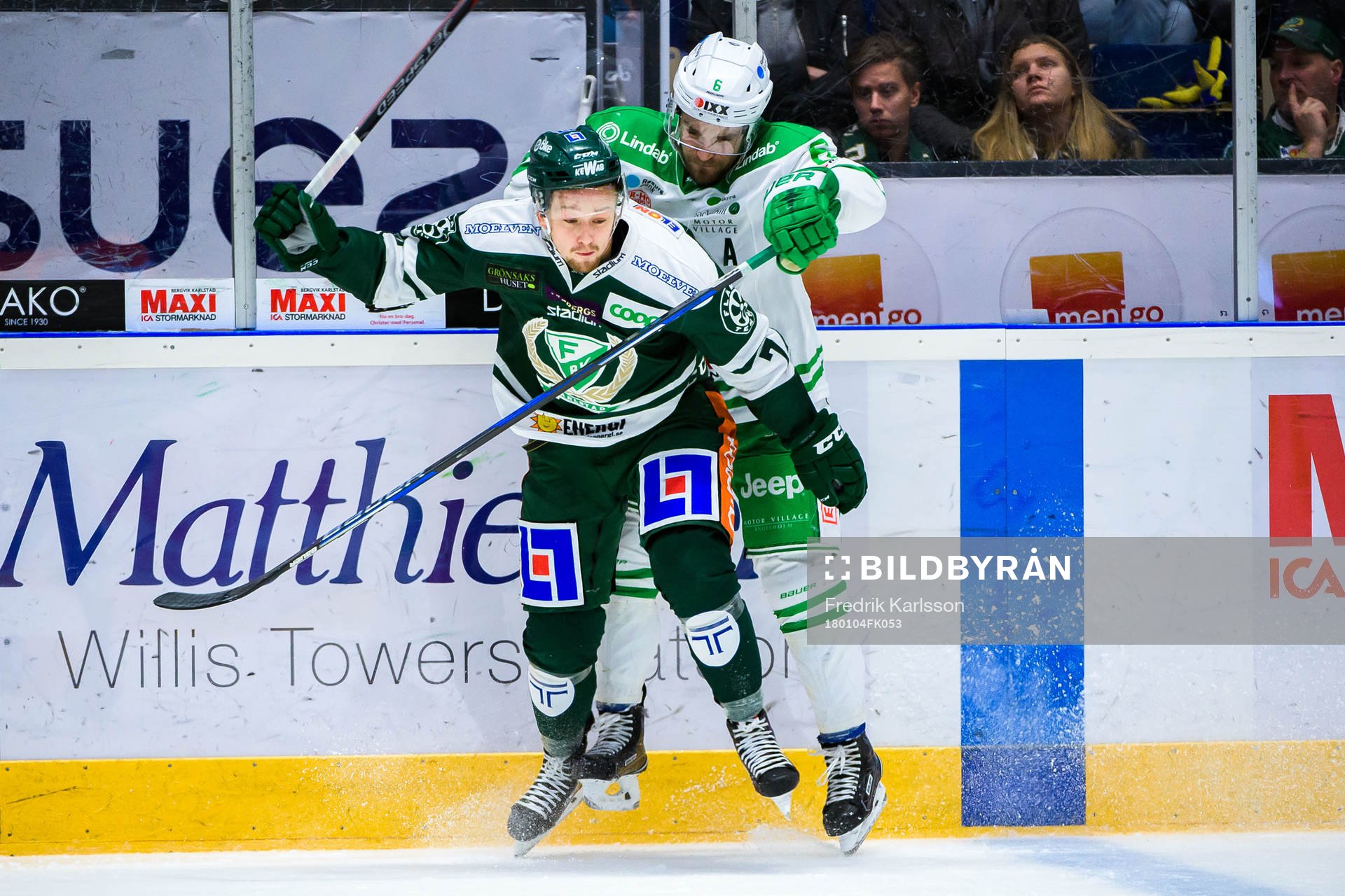 Färjestads Rasmus Asplund och Rögles Craig Schira