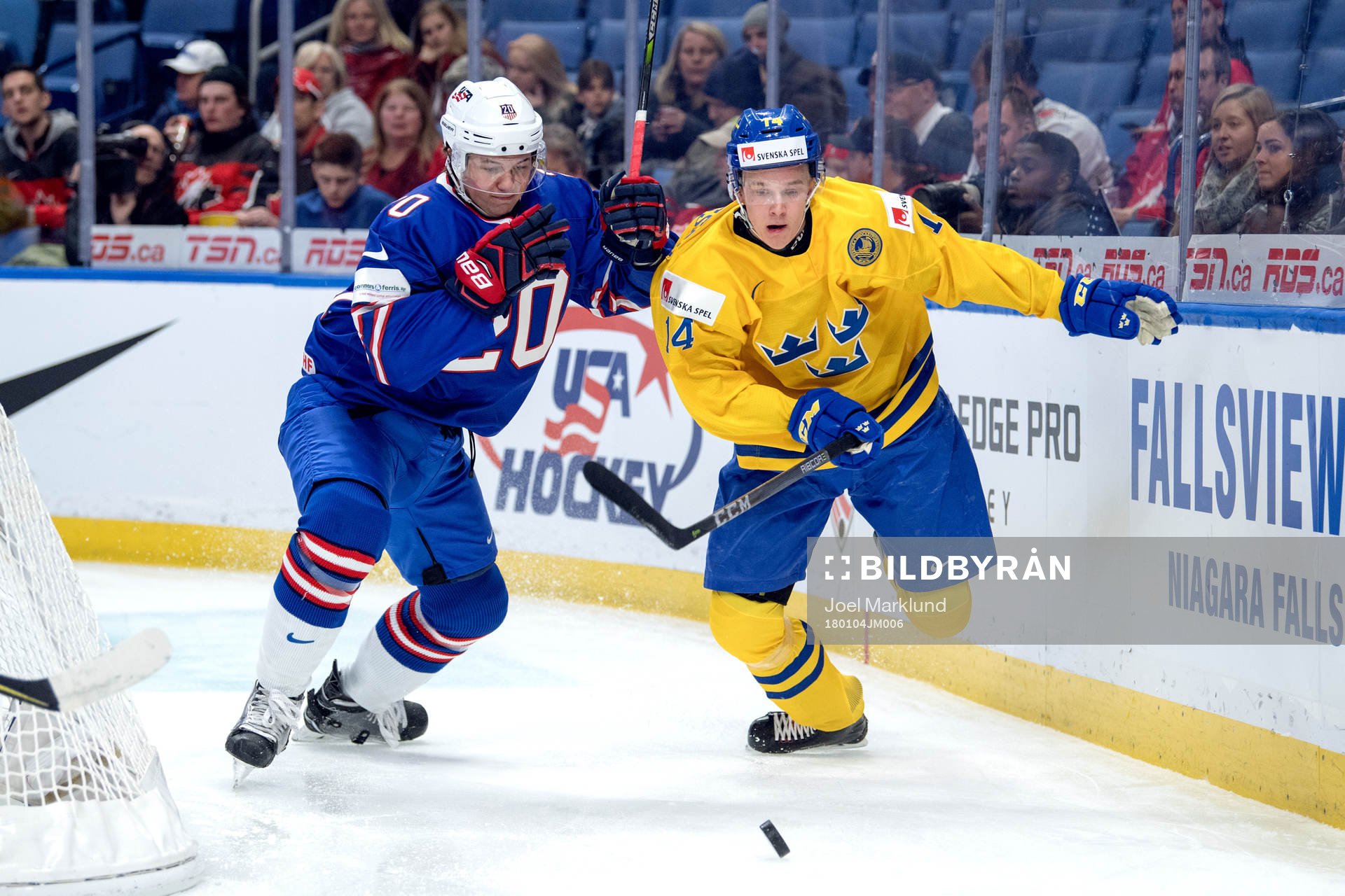s Andrew Peeke och Sveriges Elias Pettersson