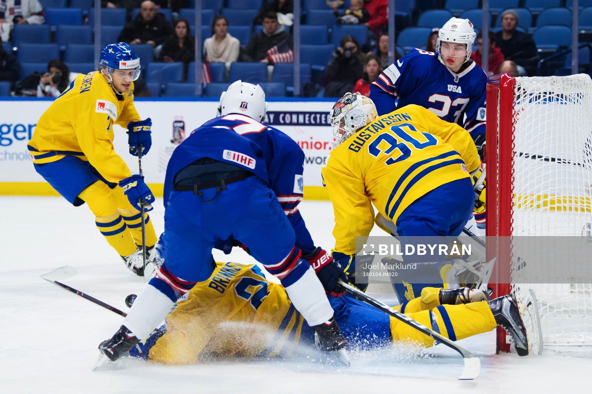 Sveriges Timothy Liljegren, Erik Brännström och målvakt