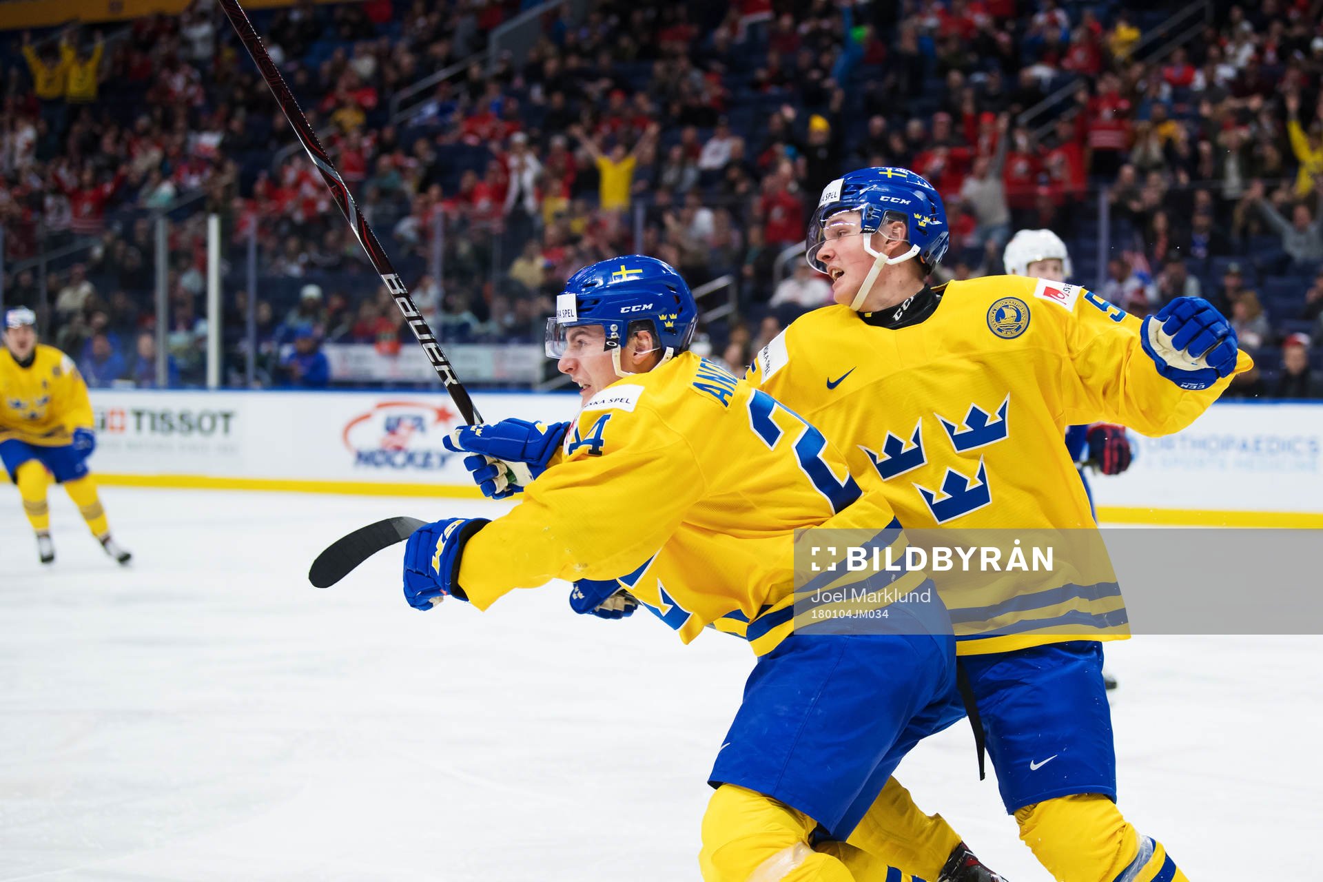 Sveriges Lias Andersson och Gustav Lindström jublar