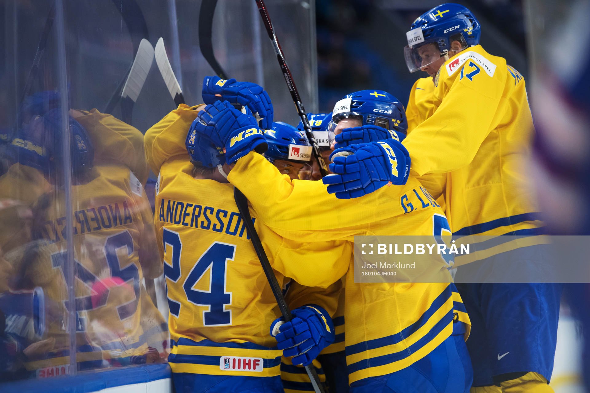 Sveriges spelare jublar