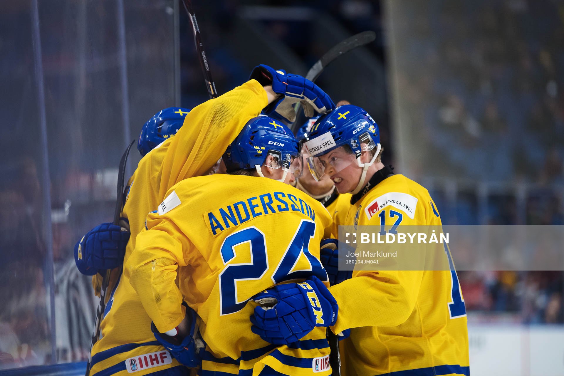 Sveriges Lias Andersson och Fredrik Karlström jublar