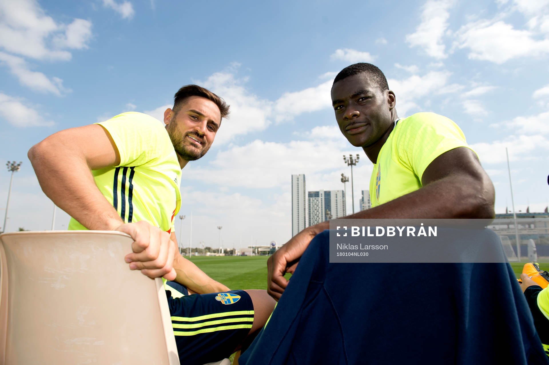 Sveriges och Östersunds Sotirios Papagiannopoulos och Ken Sema under en träning på det svenska fotbollslandslagets januariturné den 4 januari 2018 i Abu Dhabi.