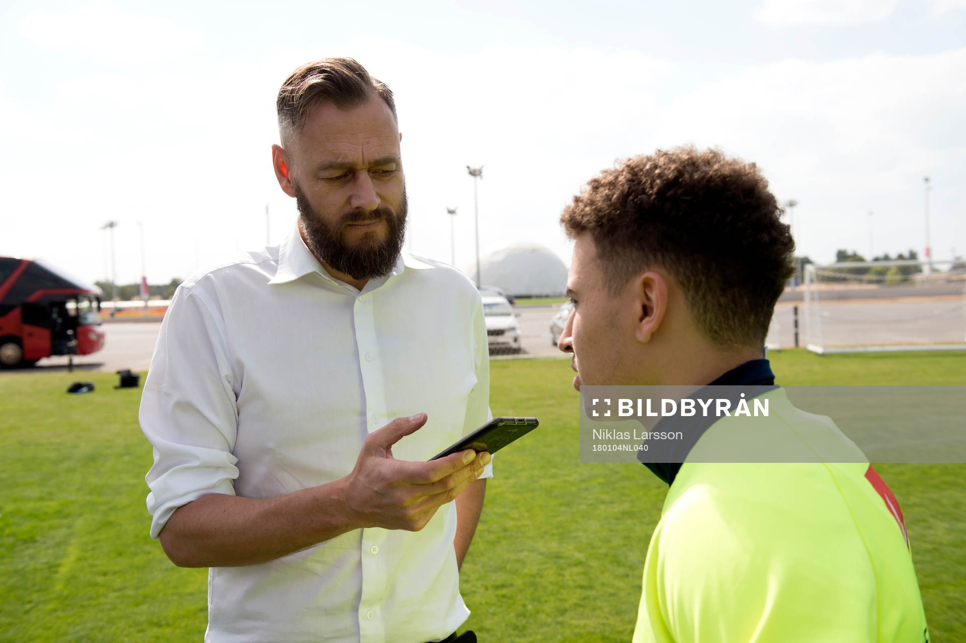Journalisten Olof Lundh intervjuar Sveriges Jordan Larsson