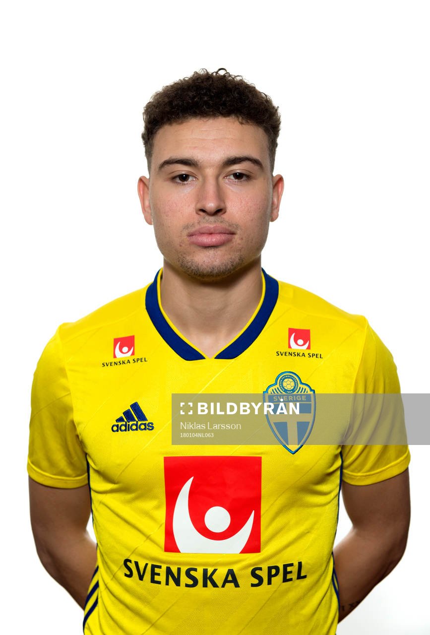 Sveriges Jordan Larsson under en porträttfotografering på det svenska fotbollslandslagets januariturné den 4 januari 2018 i Abu Dhabi.