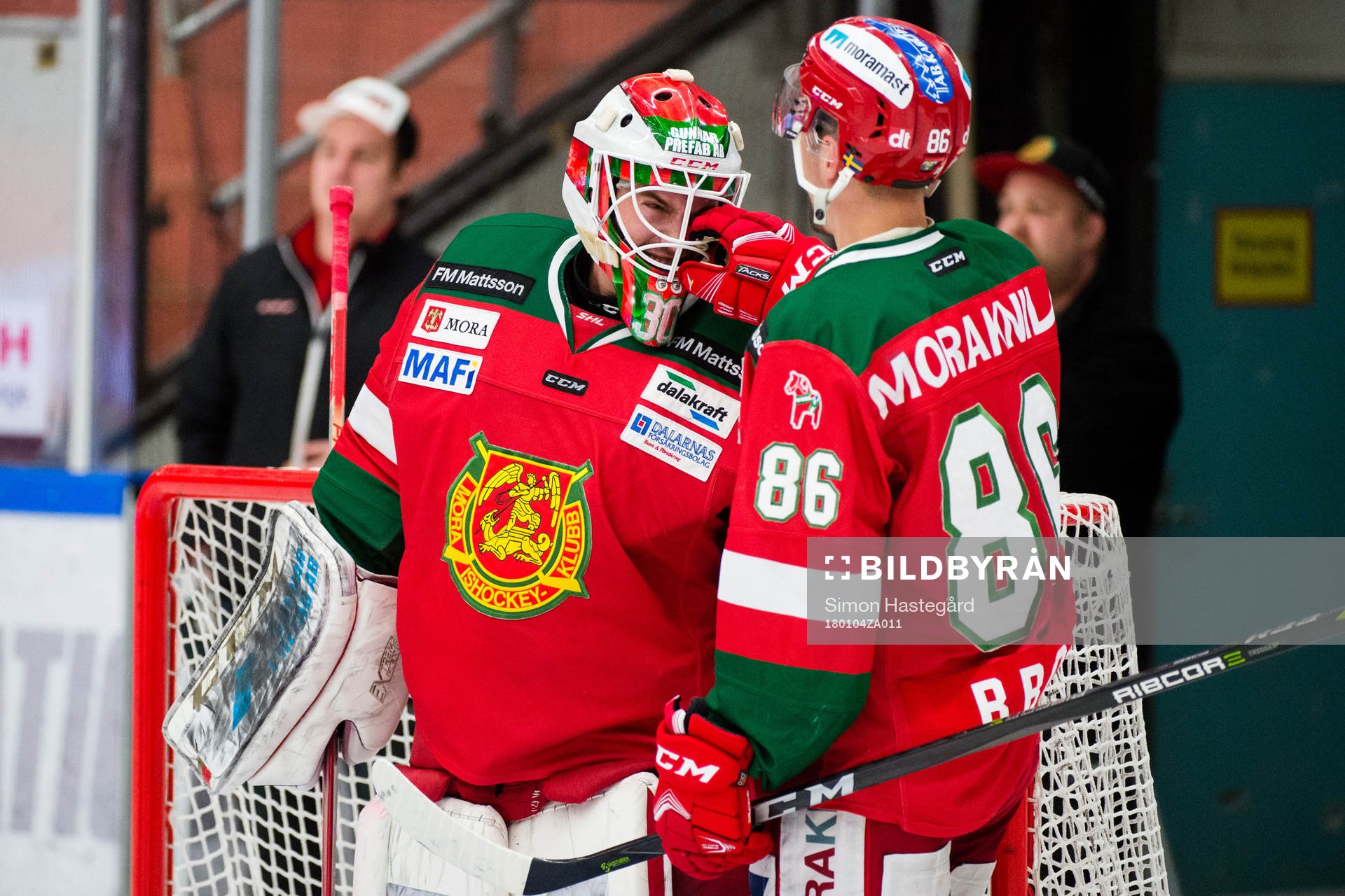 Moras målvakt Mattias Pettersson och Mathias Bromé jublar