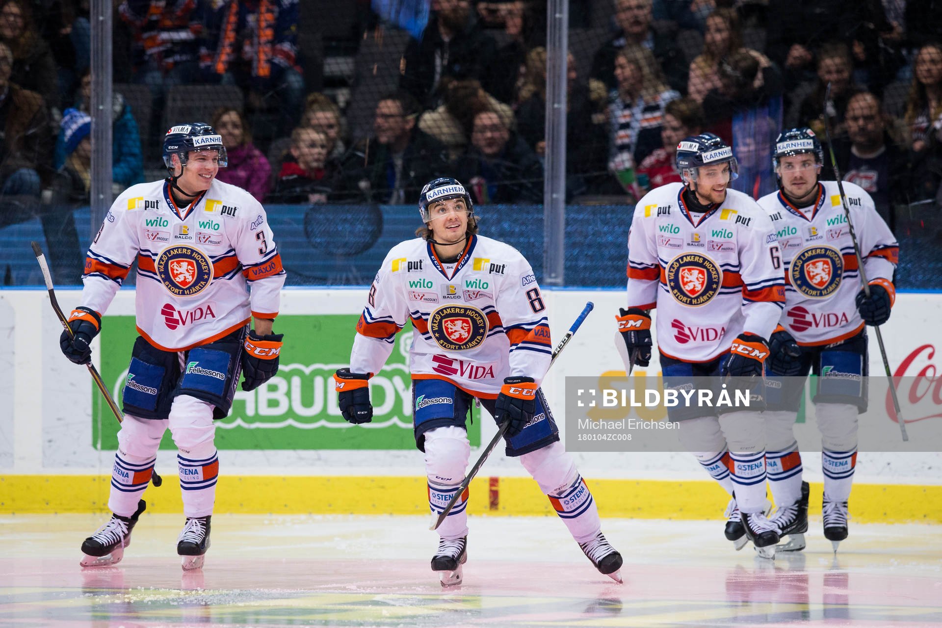 Växjös Adam Brodecki jublar med lagkamrater