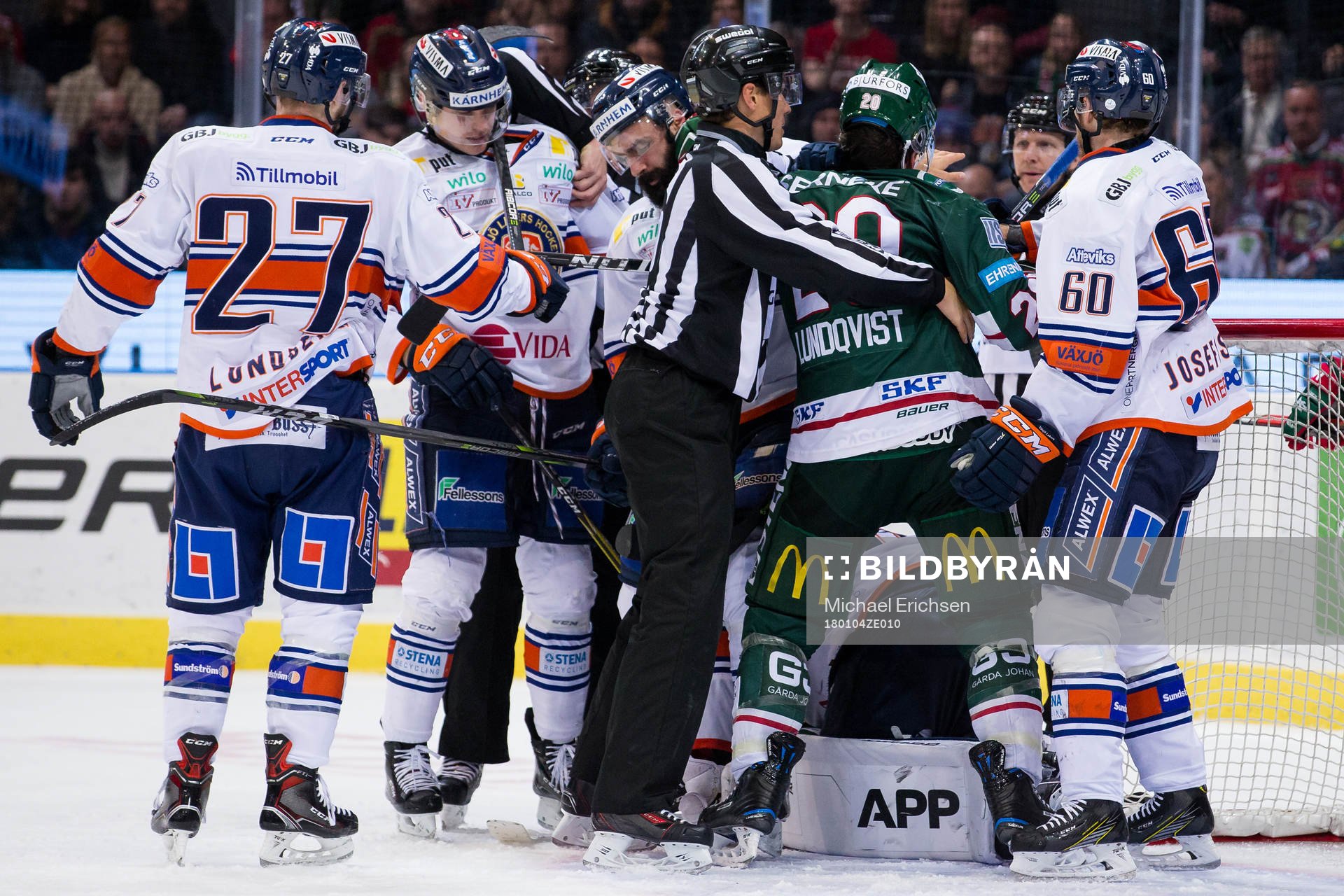 Växjös Daniel Rahimi och Frölundas Joel Lundqvist i kamp