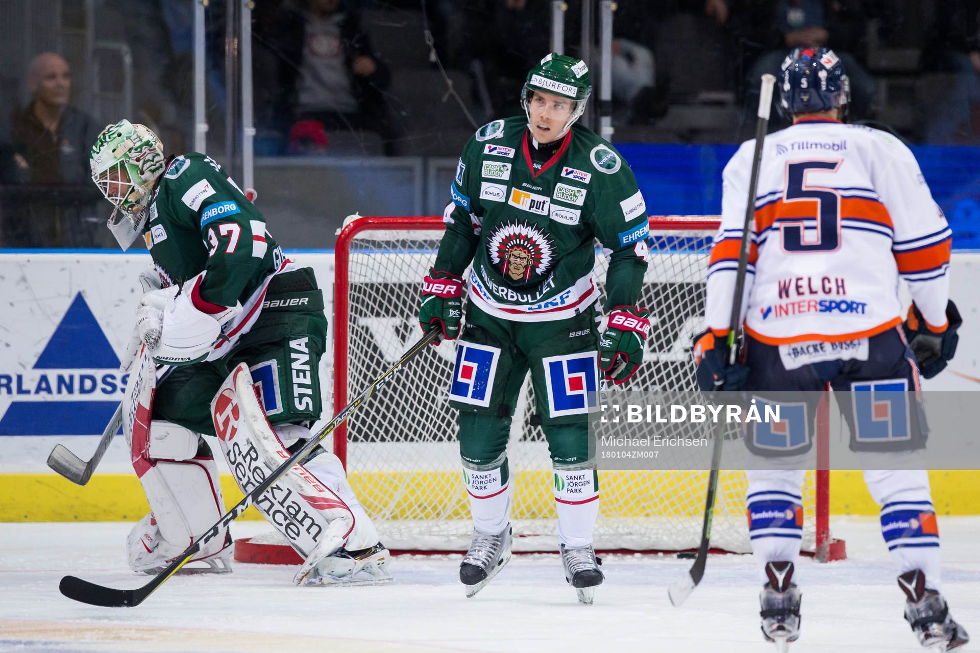 Frölundas målvakt Johan Gustafsson och Fredrik Styrman