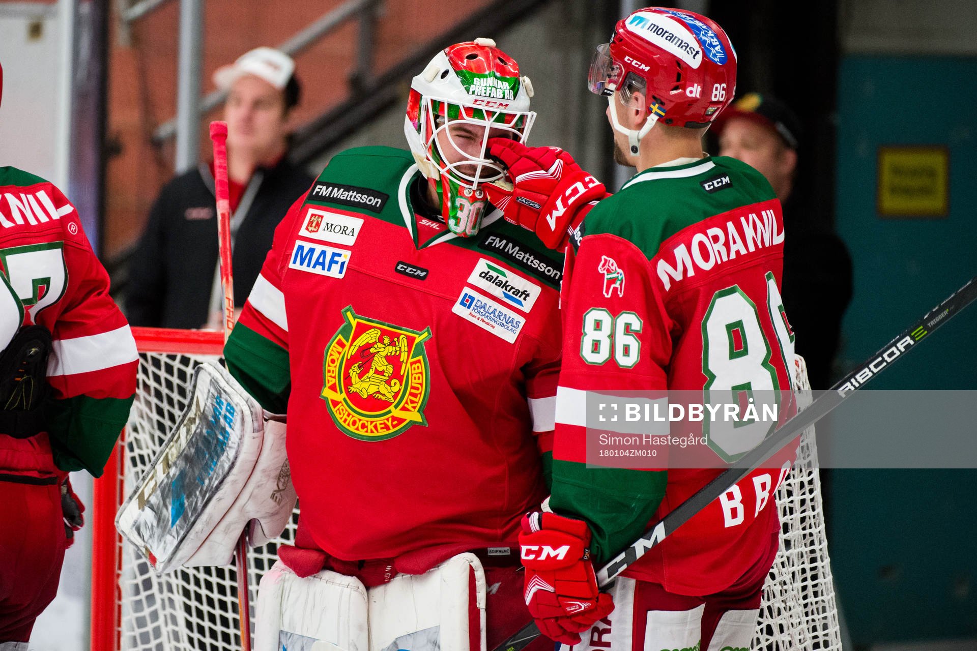 Moras målvakt Mattias Pettersson och Mathias Bromé jublar