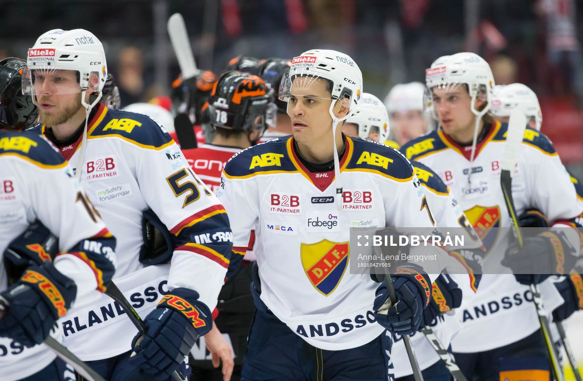 Djurgårdens Alexander Urbom och Rene Bourque  tackar