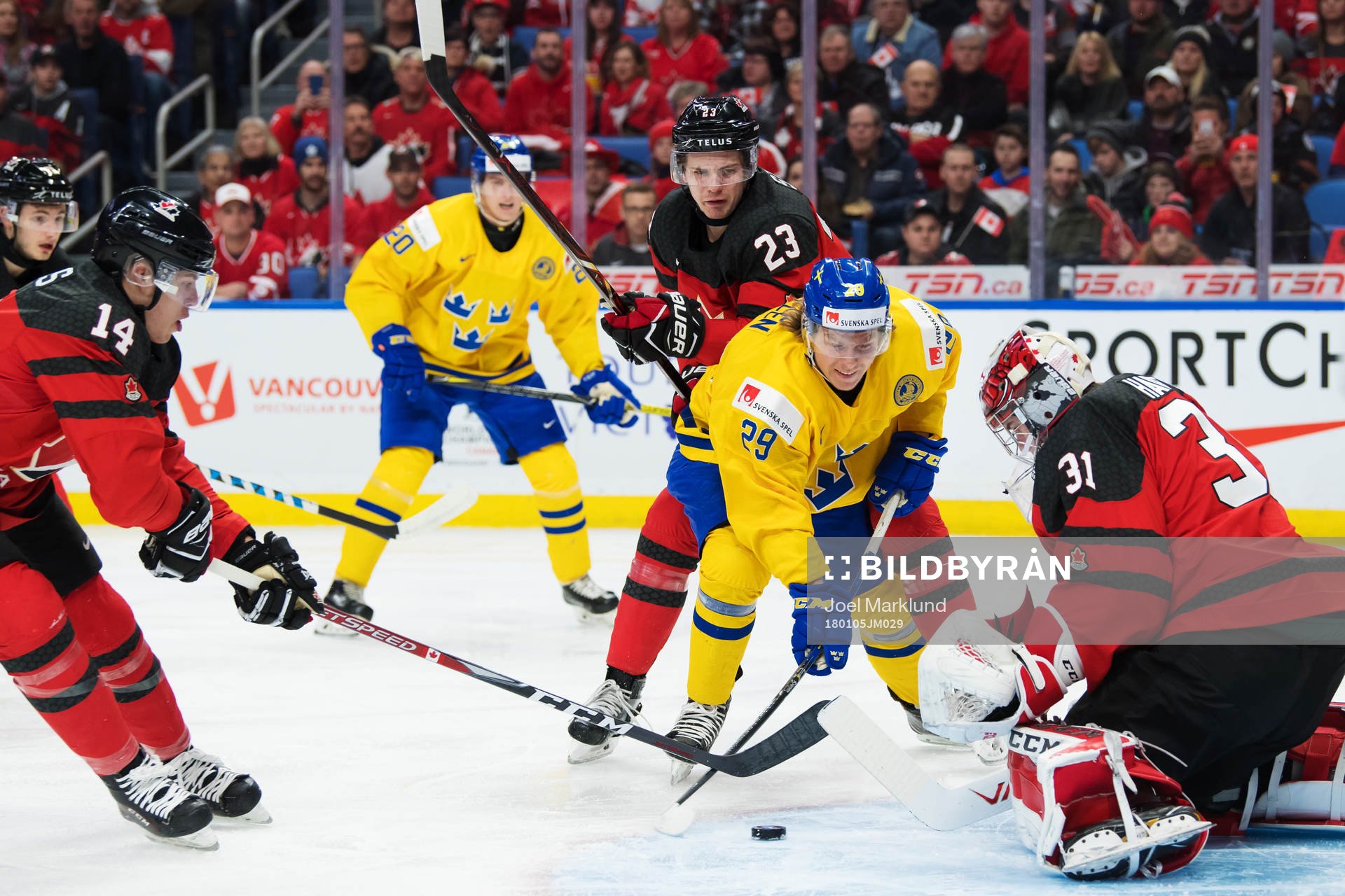 Kanadas Maxime Comtois, Sam Steel och målvakt Carter Hart