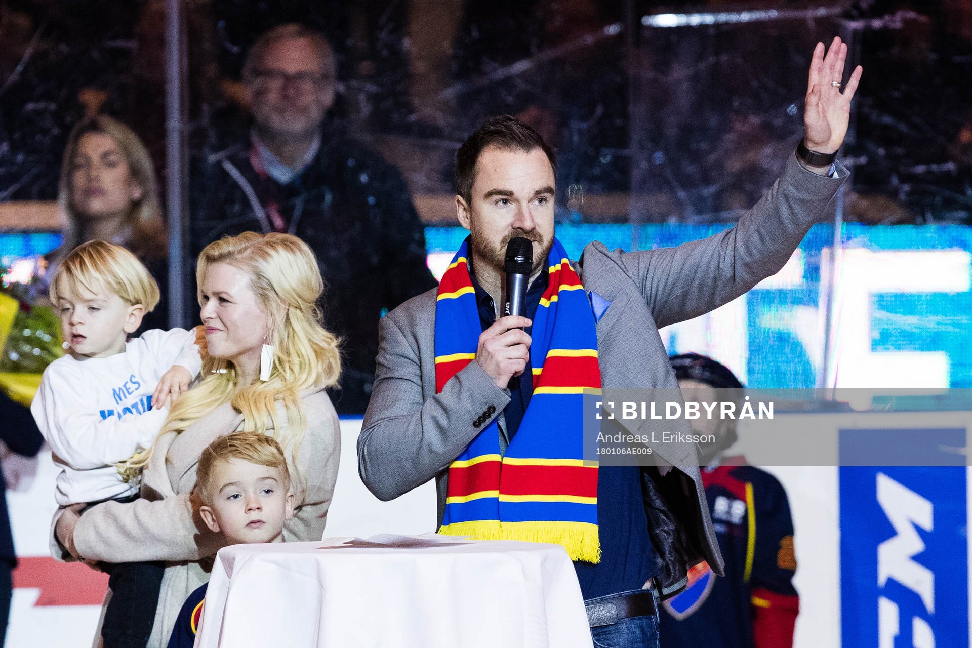 Djurgårdens före detta målvakt Mikael Tellqvist tackas