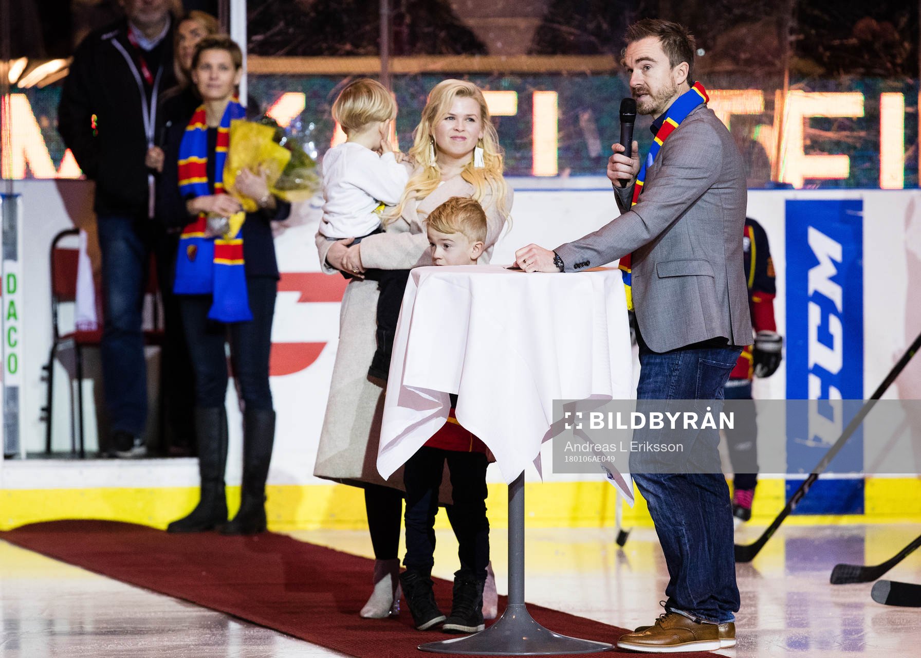 Djurgårdens före detta målvakt Mikael Tellqvist tackas
