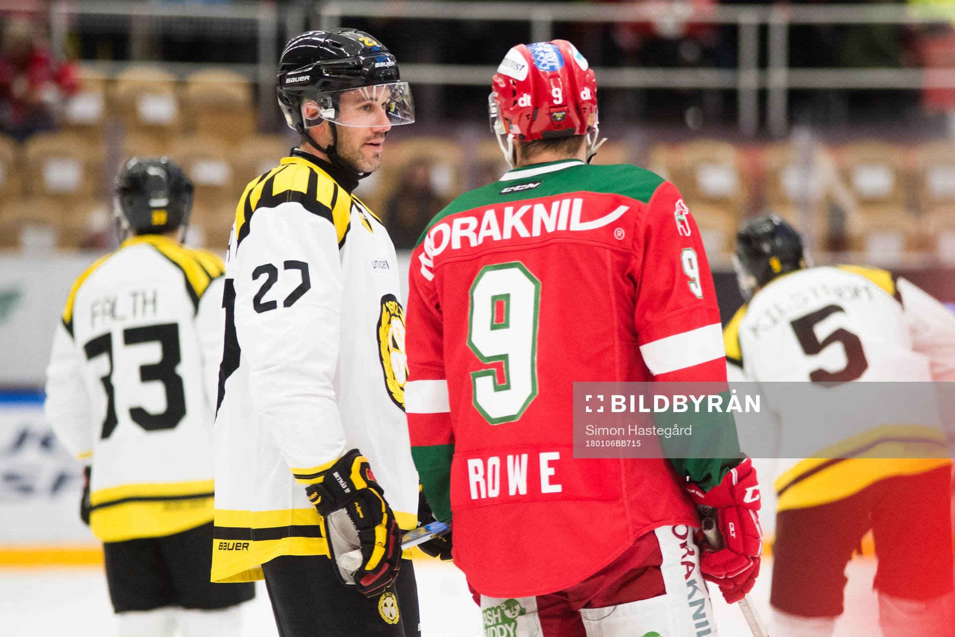 Brynäs Drew Miller och Moras Andrew Rowe före
