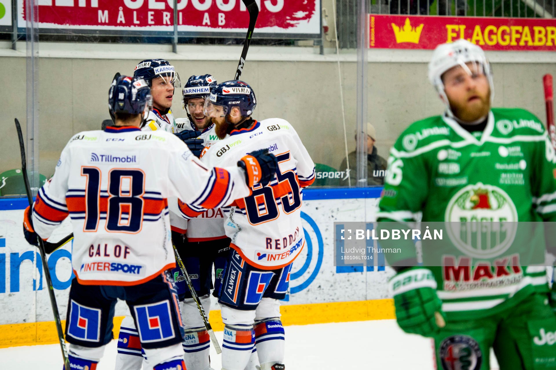 Rögles Janne Jalasvaara deppar medan Växjös spelare