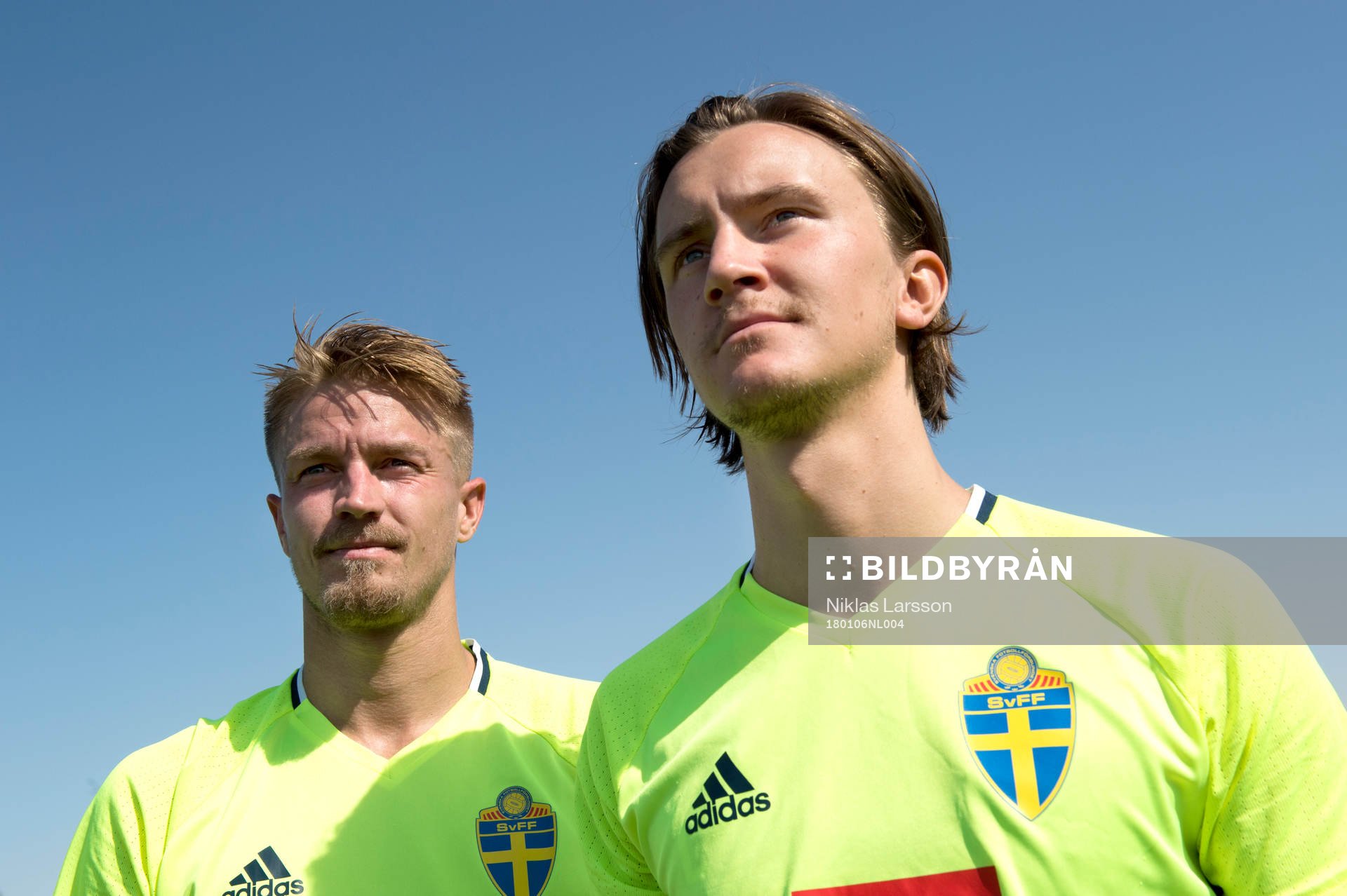 Sveriges och AIKs Rasmus Lindkvist och Kristoffer Olsson under en träning på det svenska fotbollslandslagets januariturné den 6 januari 2018 i Abu Dhabi.
