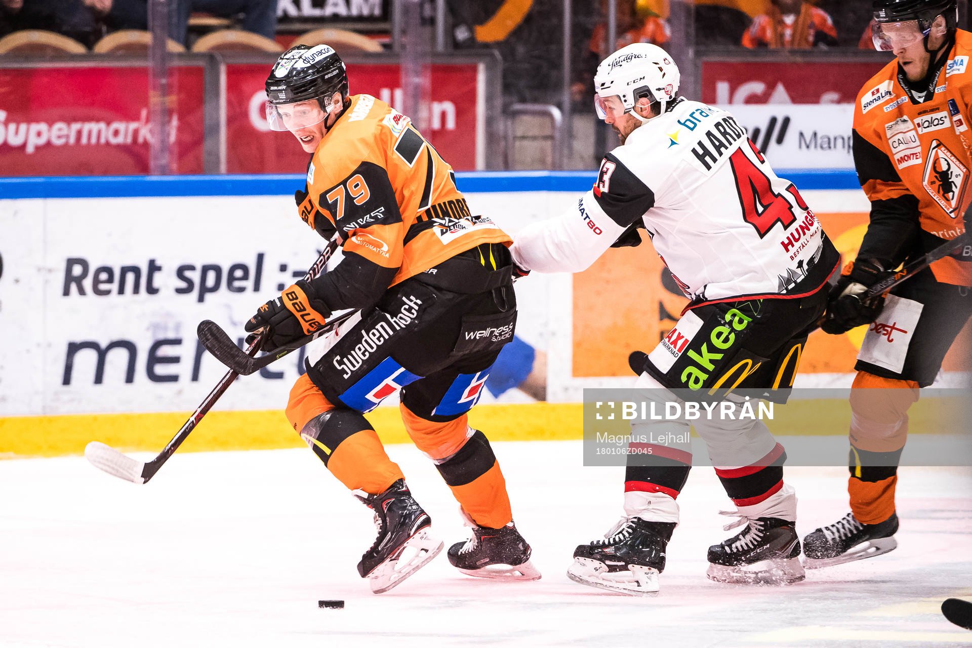 Karlskronas Emil Lundberg  och Malmö Redhawks Nichlas Hardt