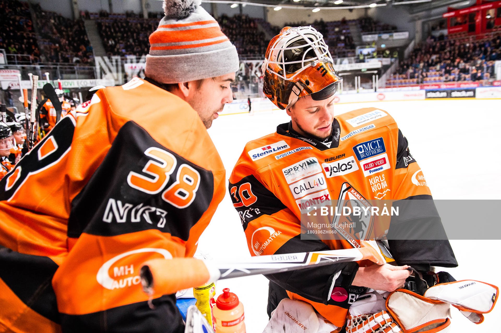 Karlskronas målvakt Johannes Jönsson  och målvakt Henrik