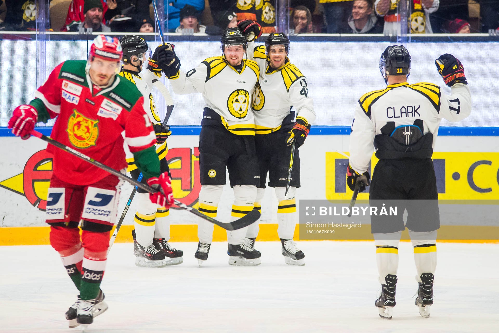 Brynäs Jesper Jensen och Marcus Ersson jublar