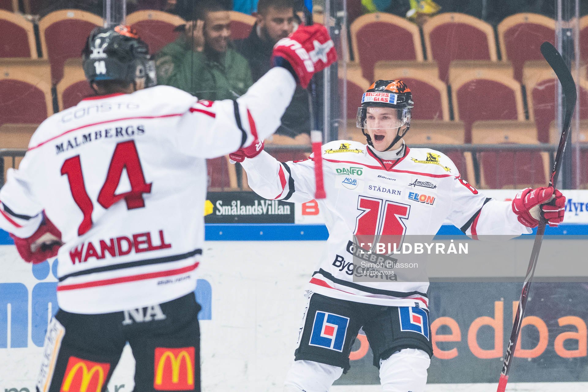 Örebros Sakari Manninen jublar