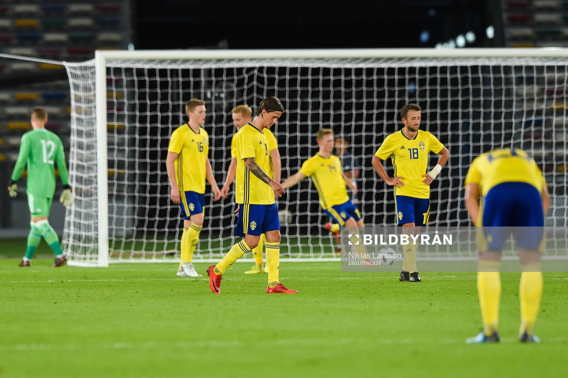 Sveriges målvakt Pontus Dahlberg, Joakim Nilsson,