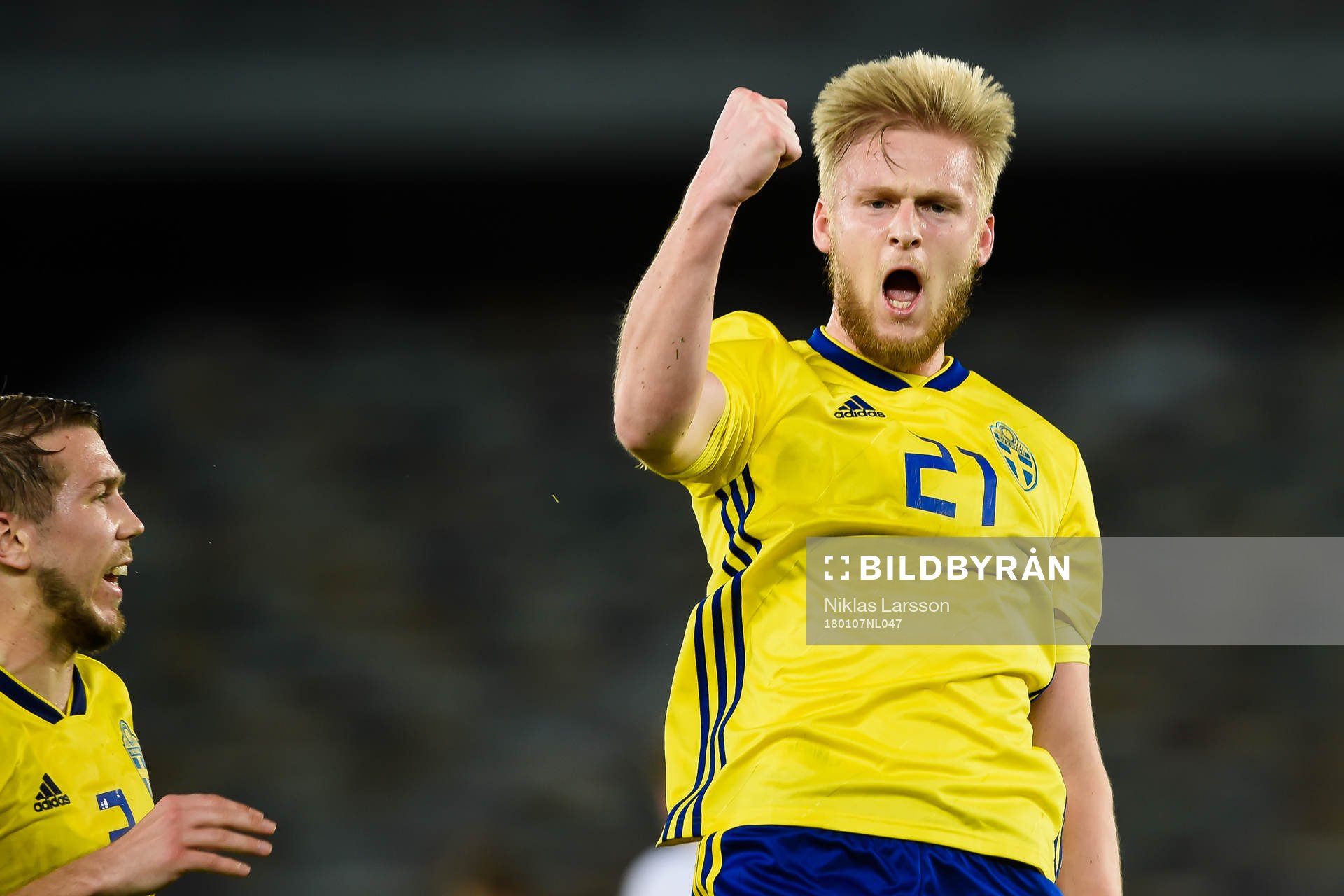 Sveriges Kalle Holmberg och Anton Tinnerholm jublar