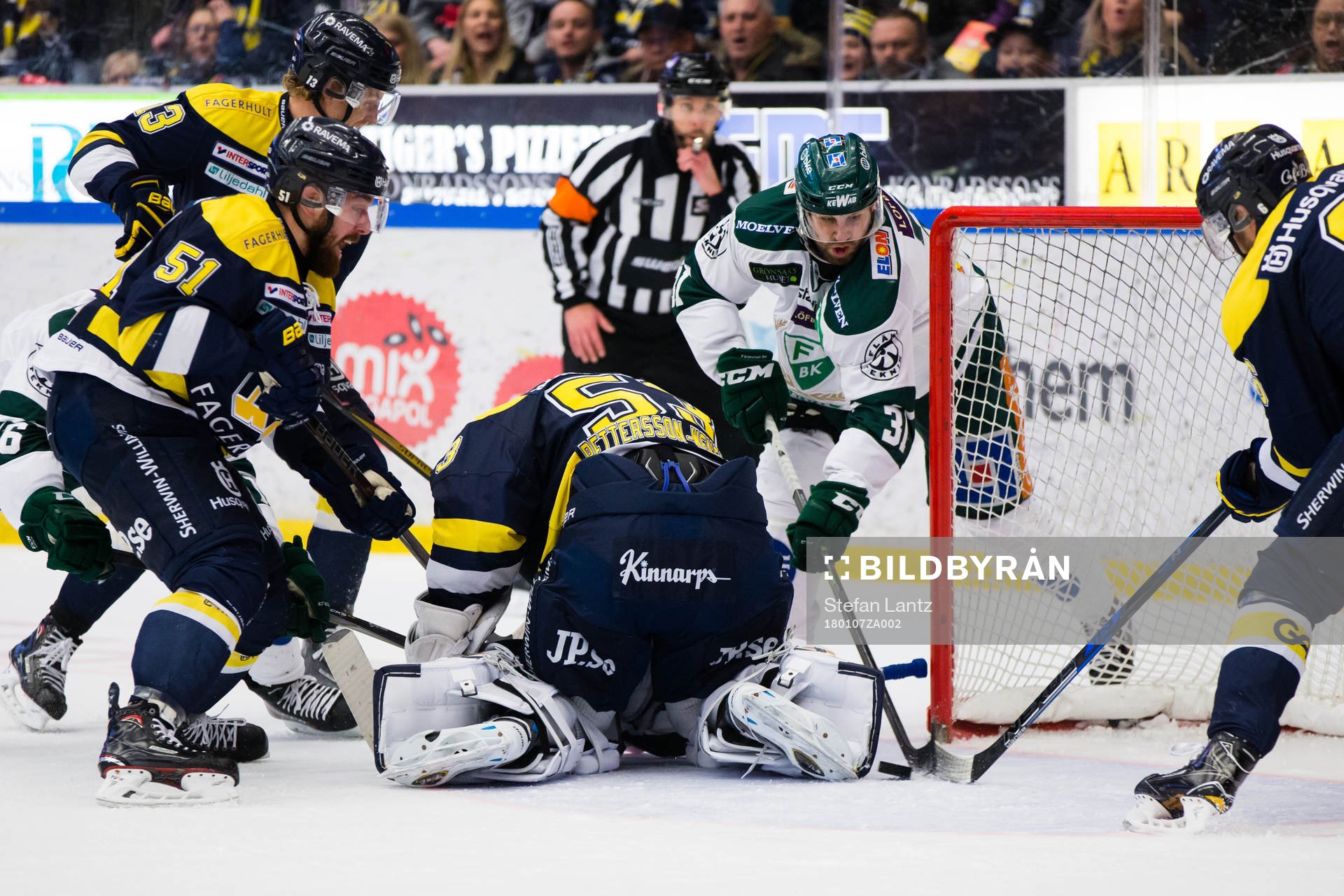 s Marc Zanetti, målvakt Fredrik Pettersson-Wentzel och
