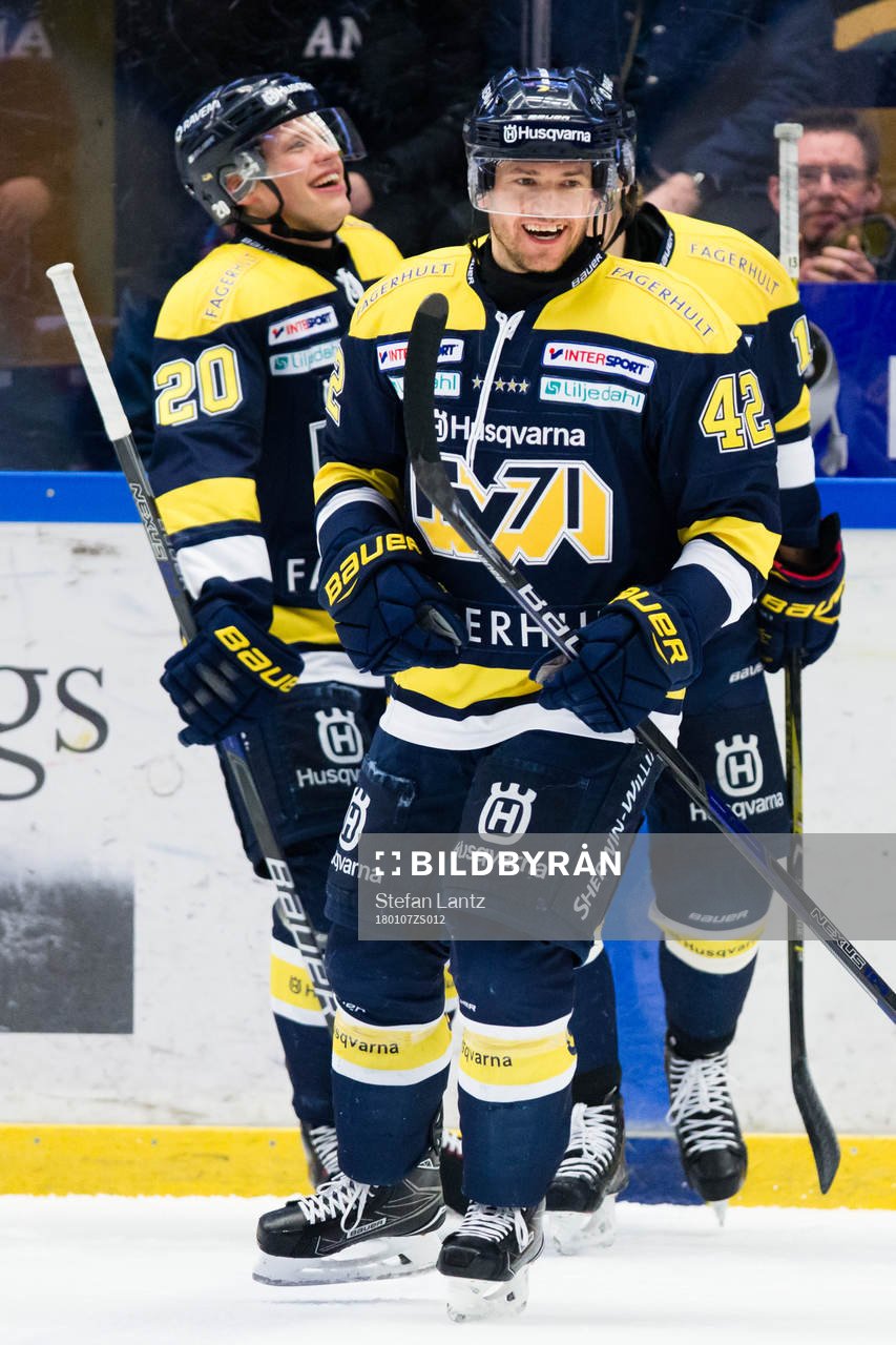 s Lawrence Pilut och Dylan Reese jublar
