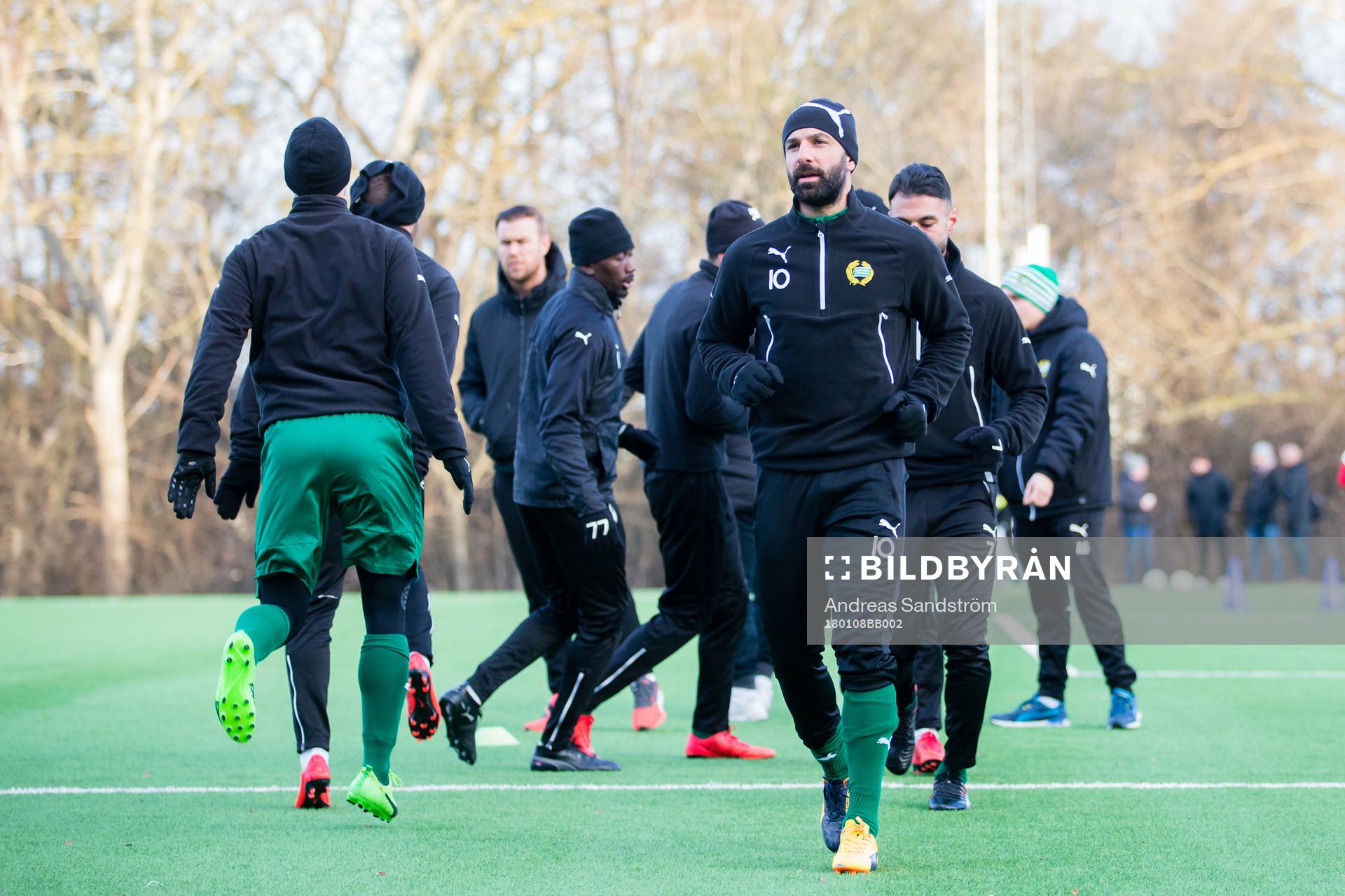Hammarbys Kennedy Bakircioglu värmer upp