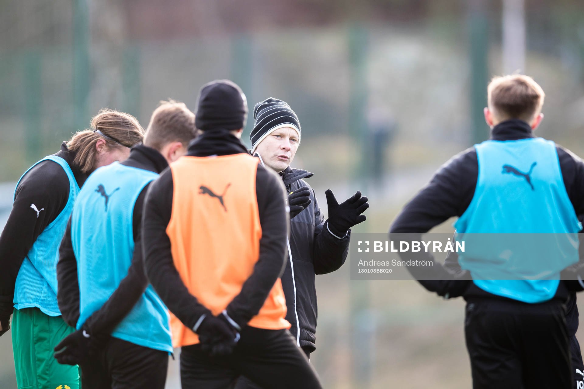 Hammarbys assisterande tränare Stefan Billborn ger direktiv