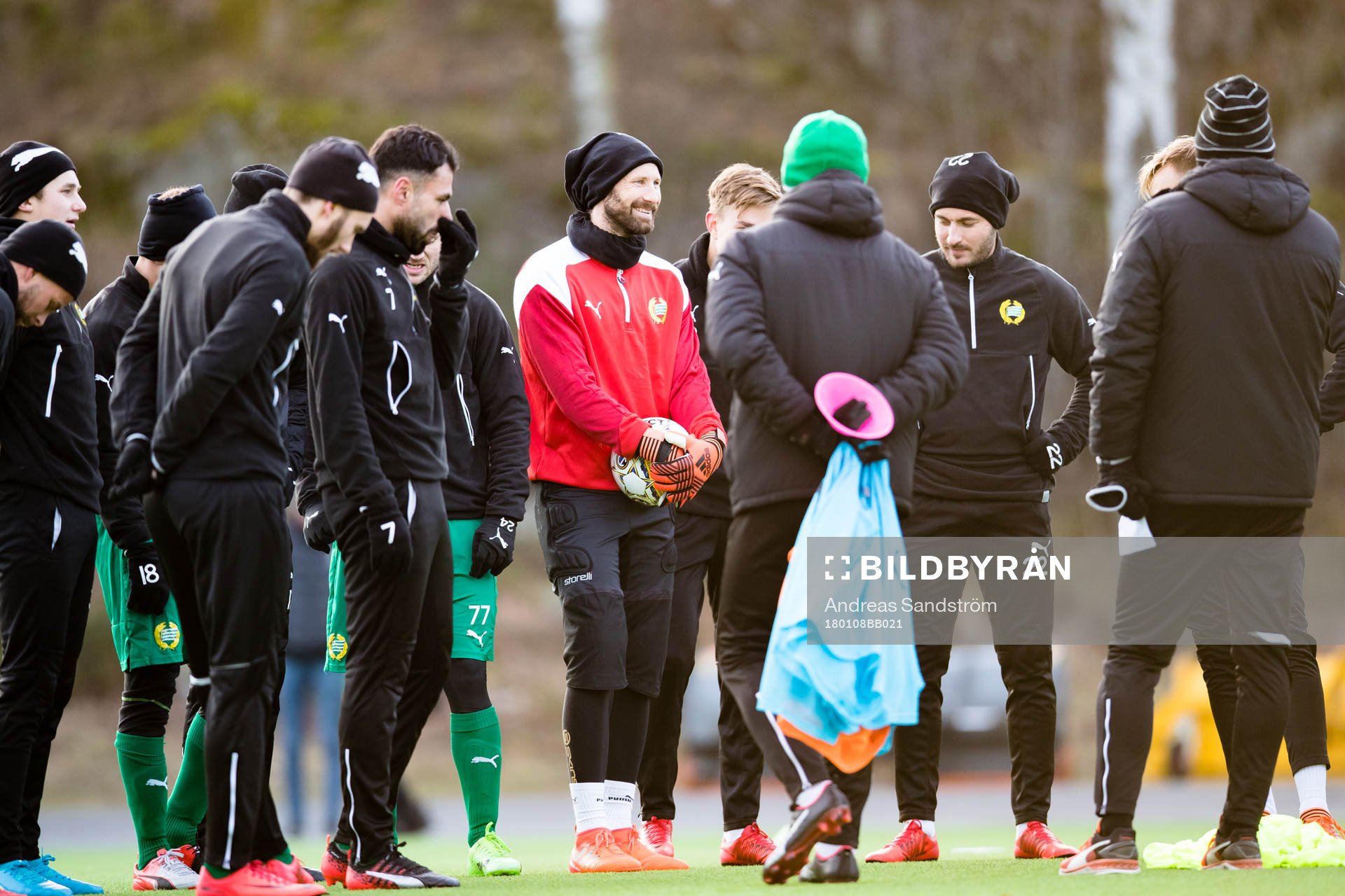 Hammarbys spelare samlas