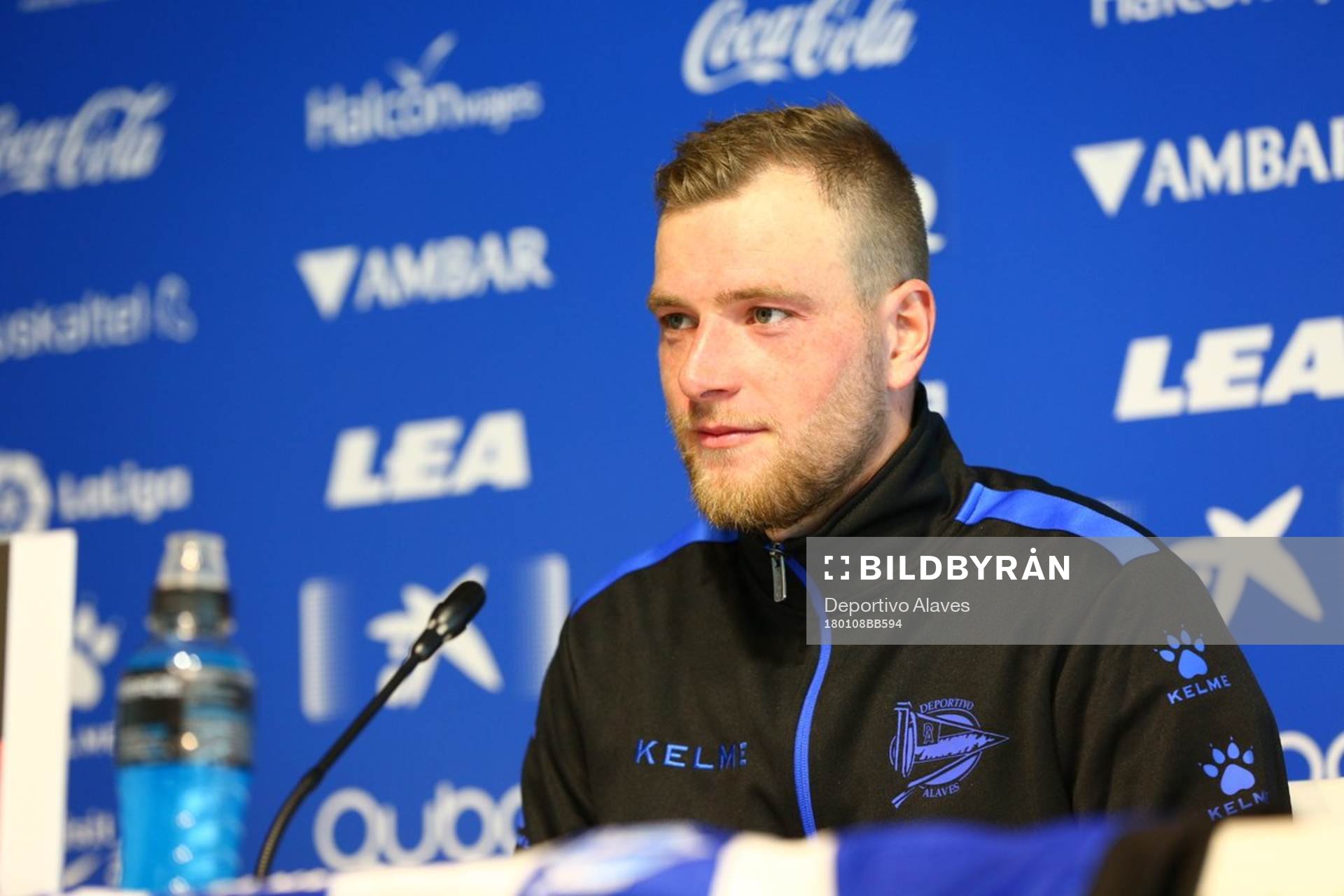 På denna handoutbild från Deportivo Alaves ses John