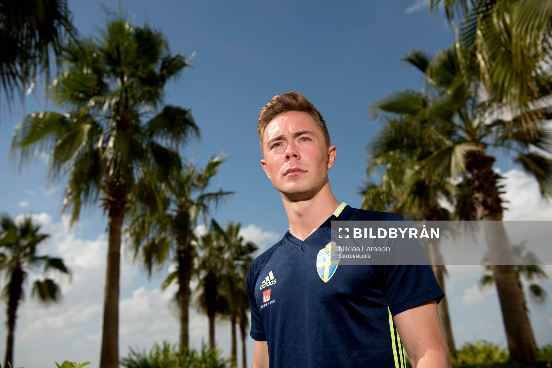 Sveriges Joel Andersson poserar för ett porträtt vid en presskonferens under det svenska fotbollslandslagets januariturné den 8 januari 2018 i Abu Dhabi.