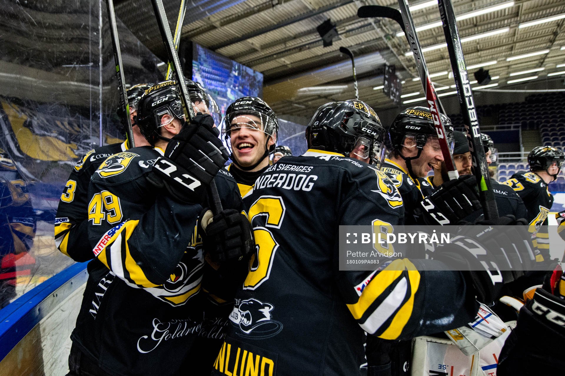 Panterns Lukas Haudum (m) jublar