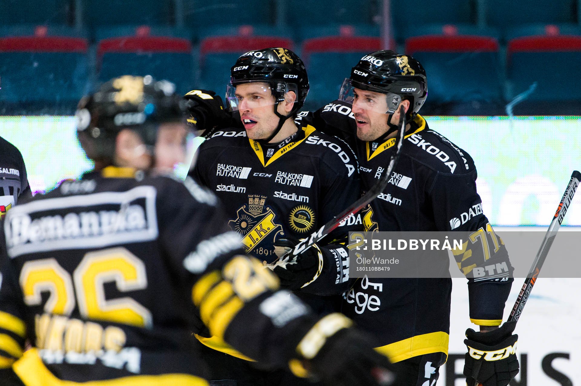 s Eric Castonguay jublar med lagkamrater