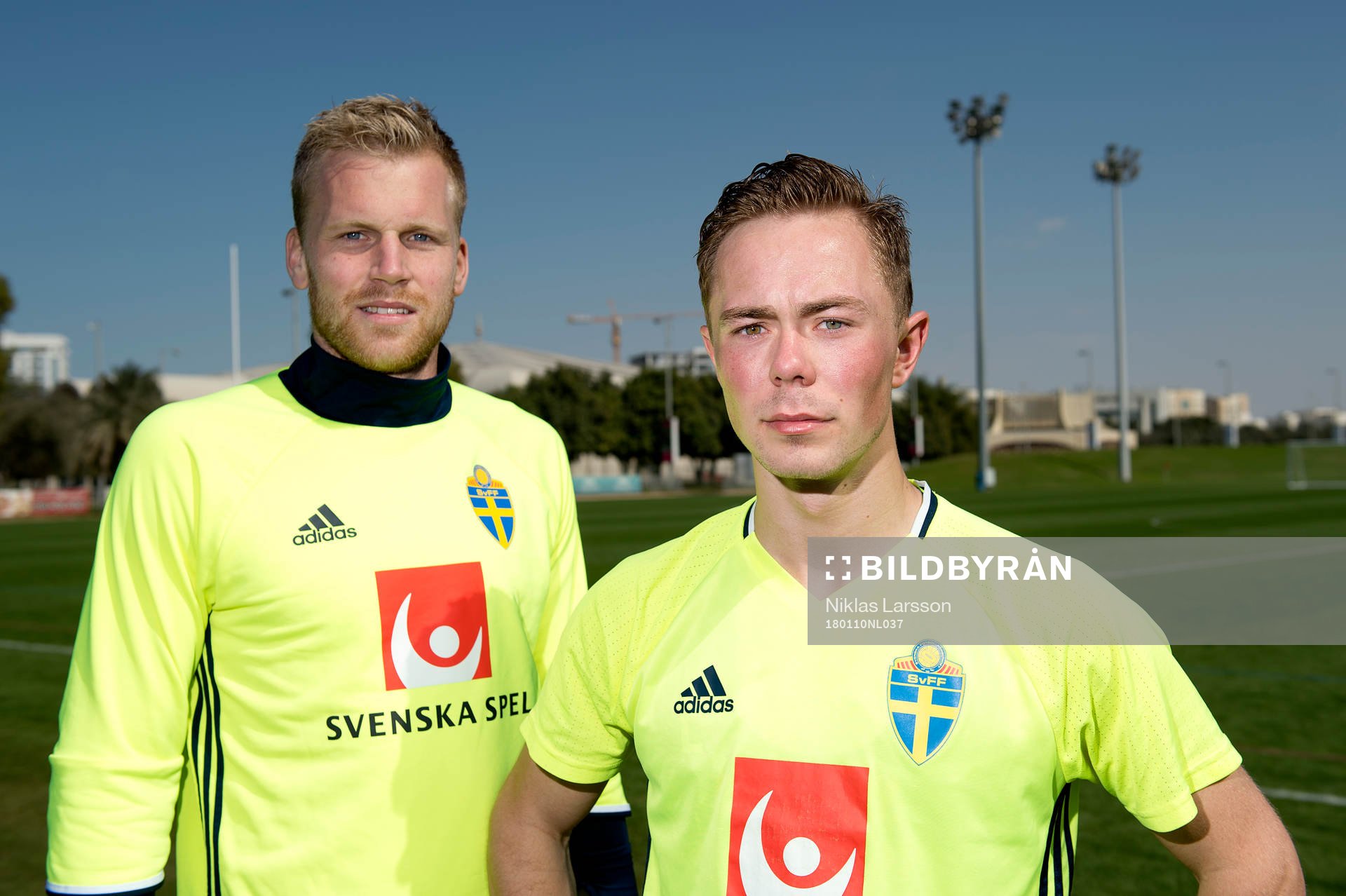 Sveriges och Häckens målvakt Peter Abrahamsson och Joel