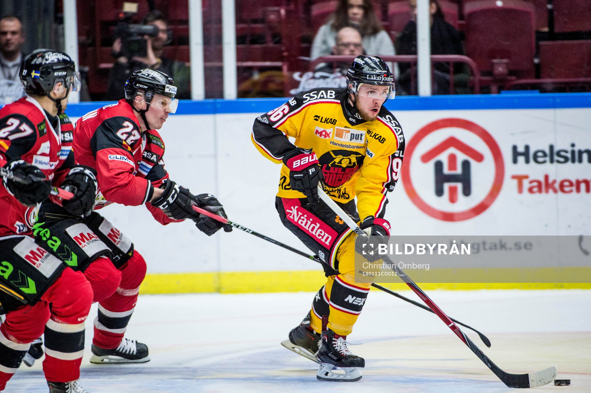 Luleås Robin Kovacs mot Malmö Redhawks Daniel Zaar och