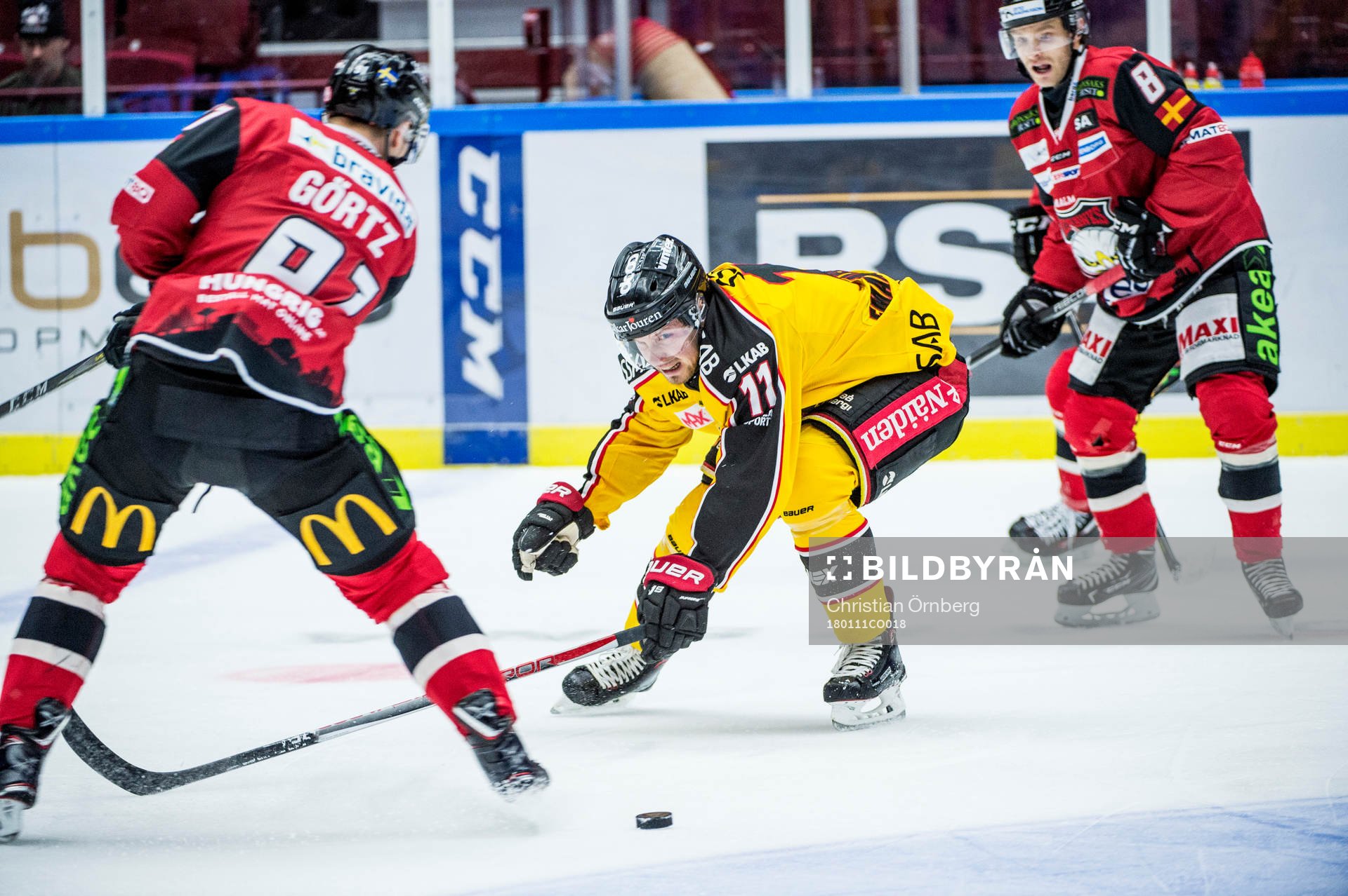 Luleås Petter Emanuelsson mot Max Görtz och Johan Olofsson