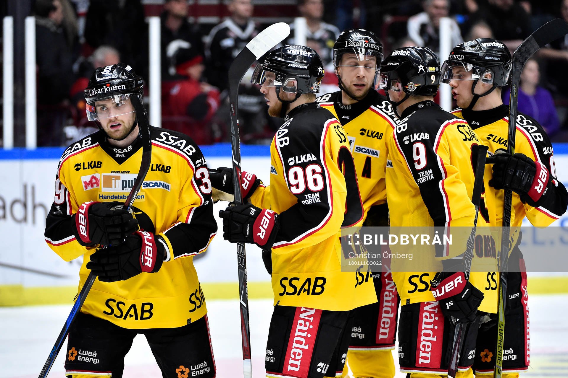 Luleås Pontus Själin jublar med lagkamrater