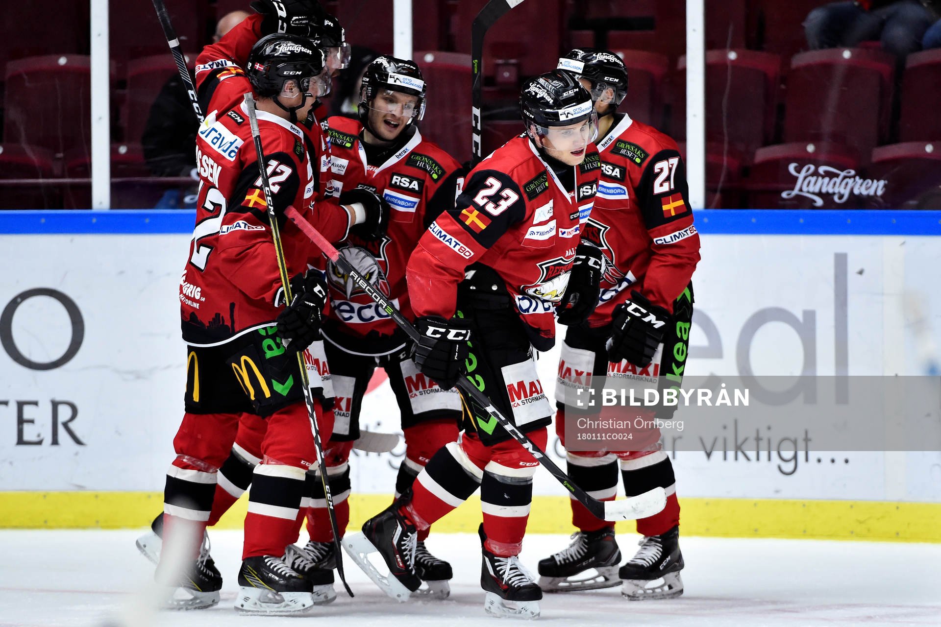 Malmö Redhawks Johan Olofsson jublar med Stefan Warg,