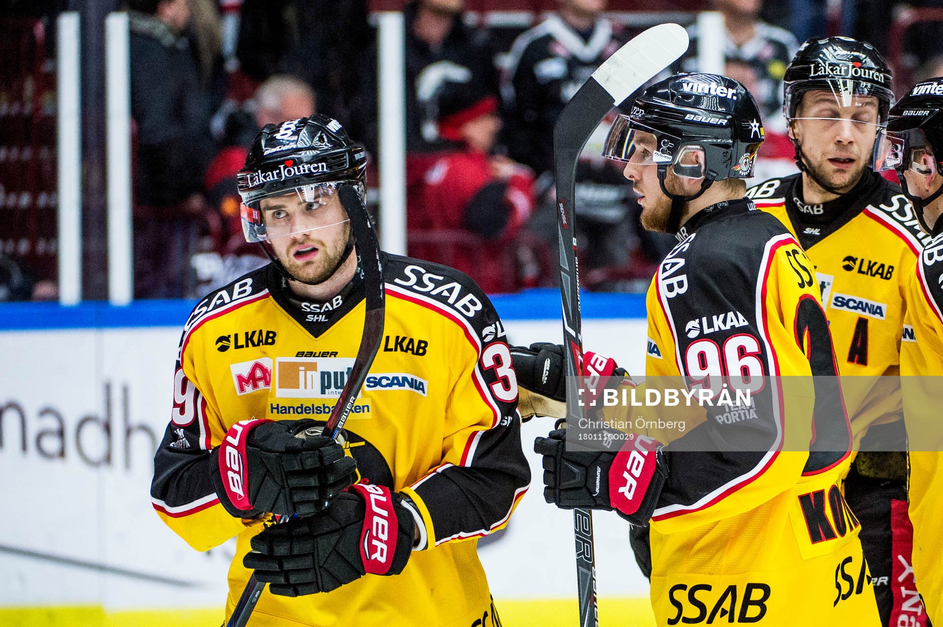 Luleås Pontus Själin och Robin Kovacs jublar