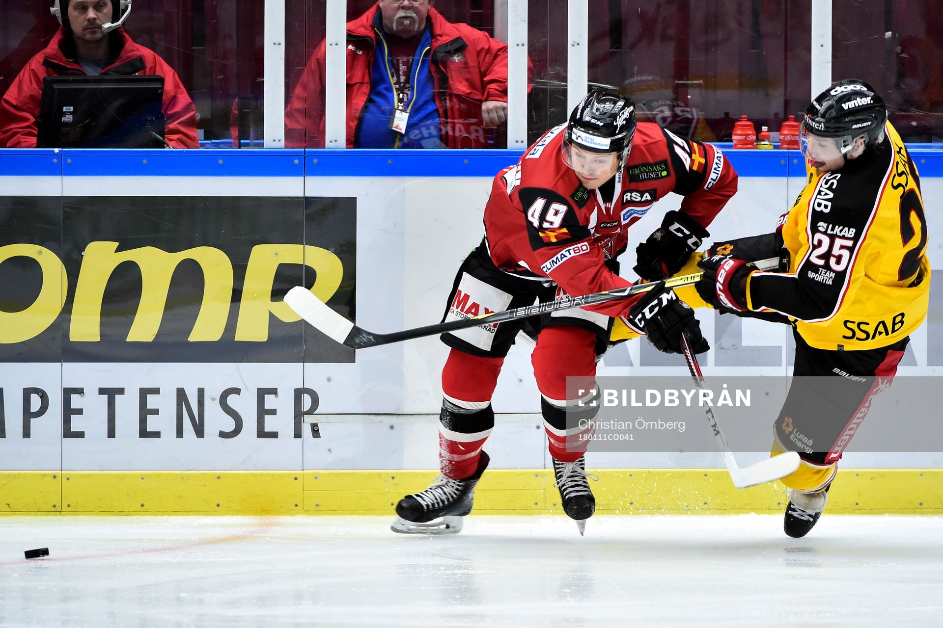 Malmö Redhawks Rhett Rakhshani och Luleås Anton Hedman i