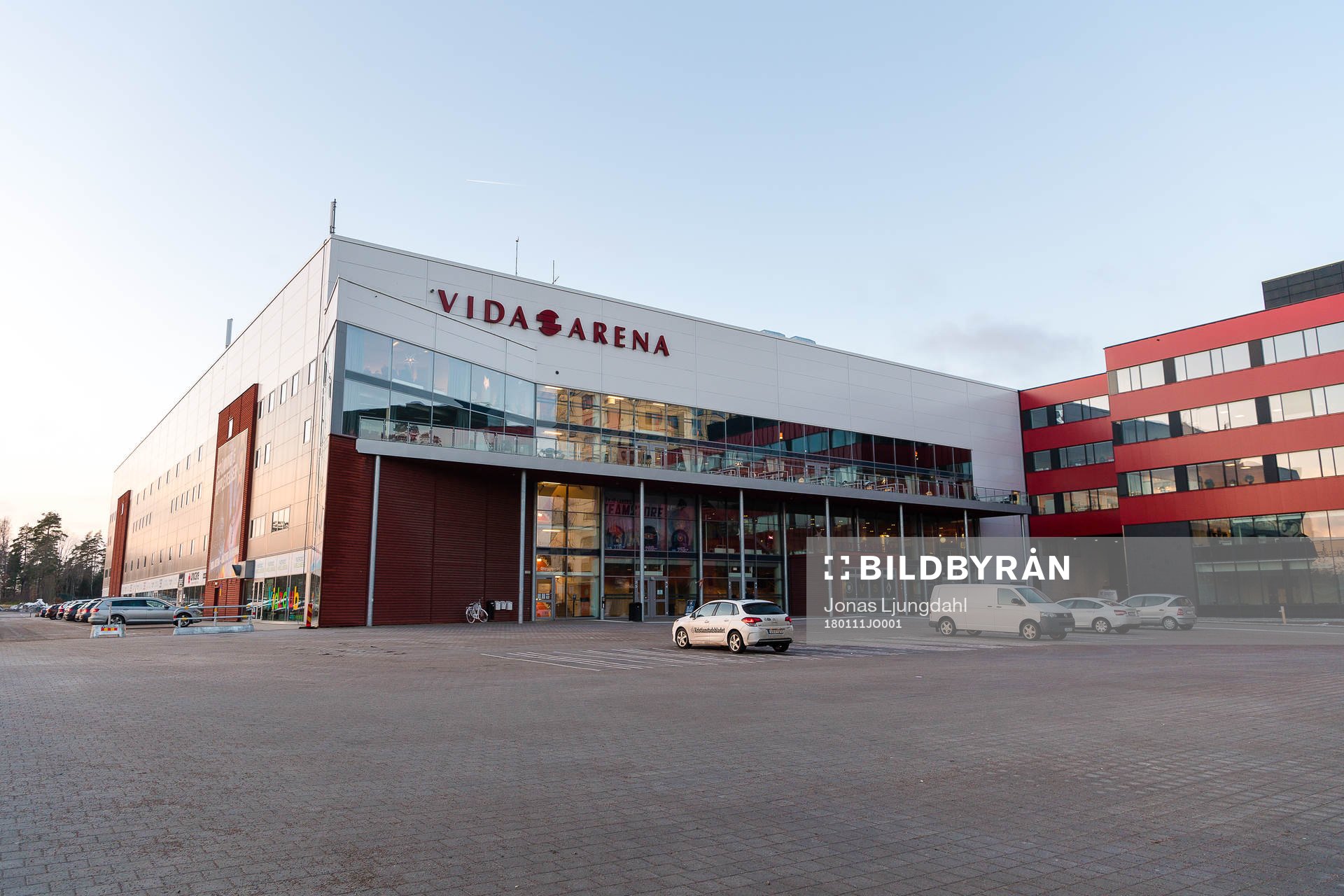 Generell exteriör vy av Vida arena före  ishockeymatchen