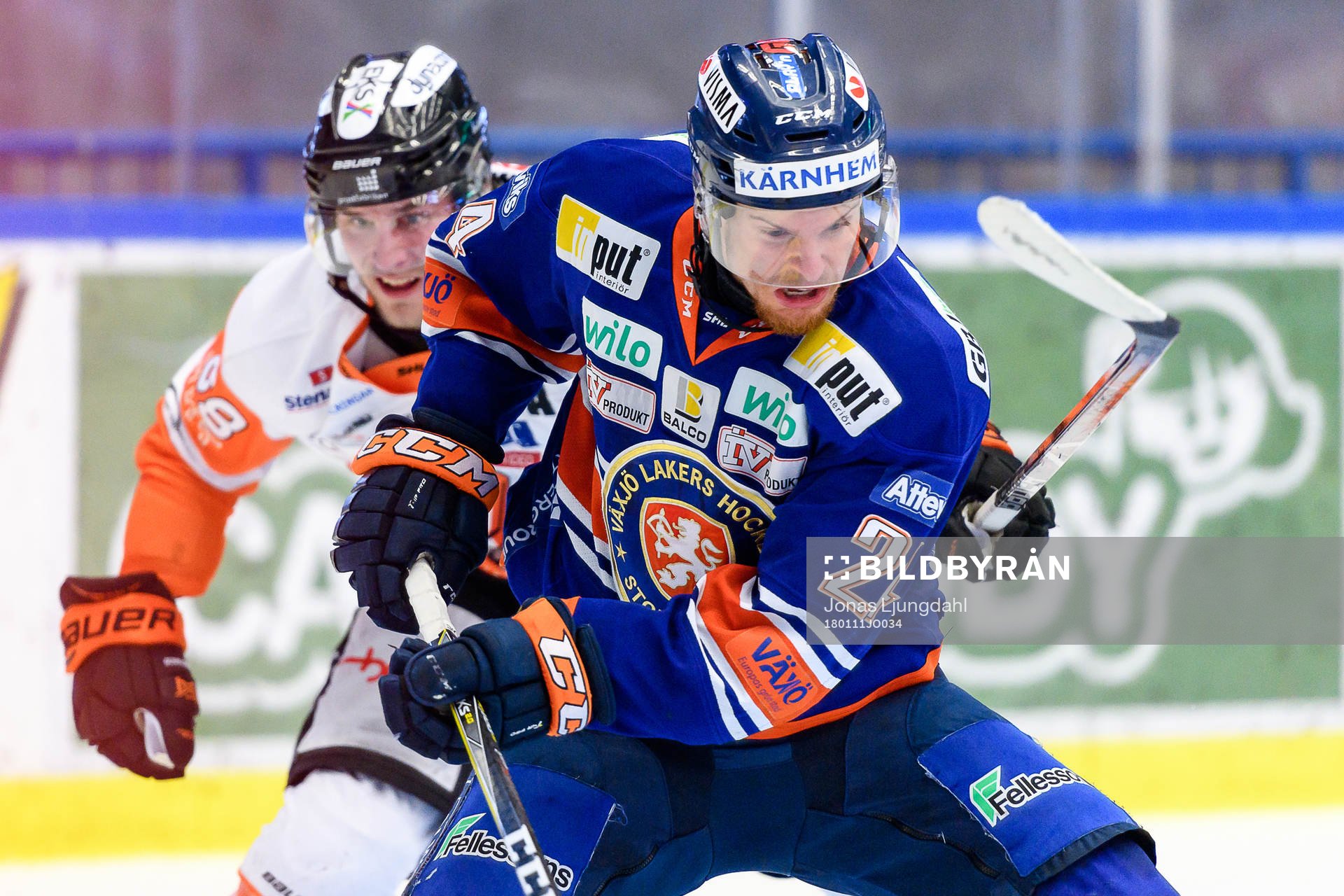 Växjös Brendan Shinnimin jagas av Karlskronas Daniel