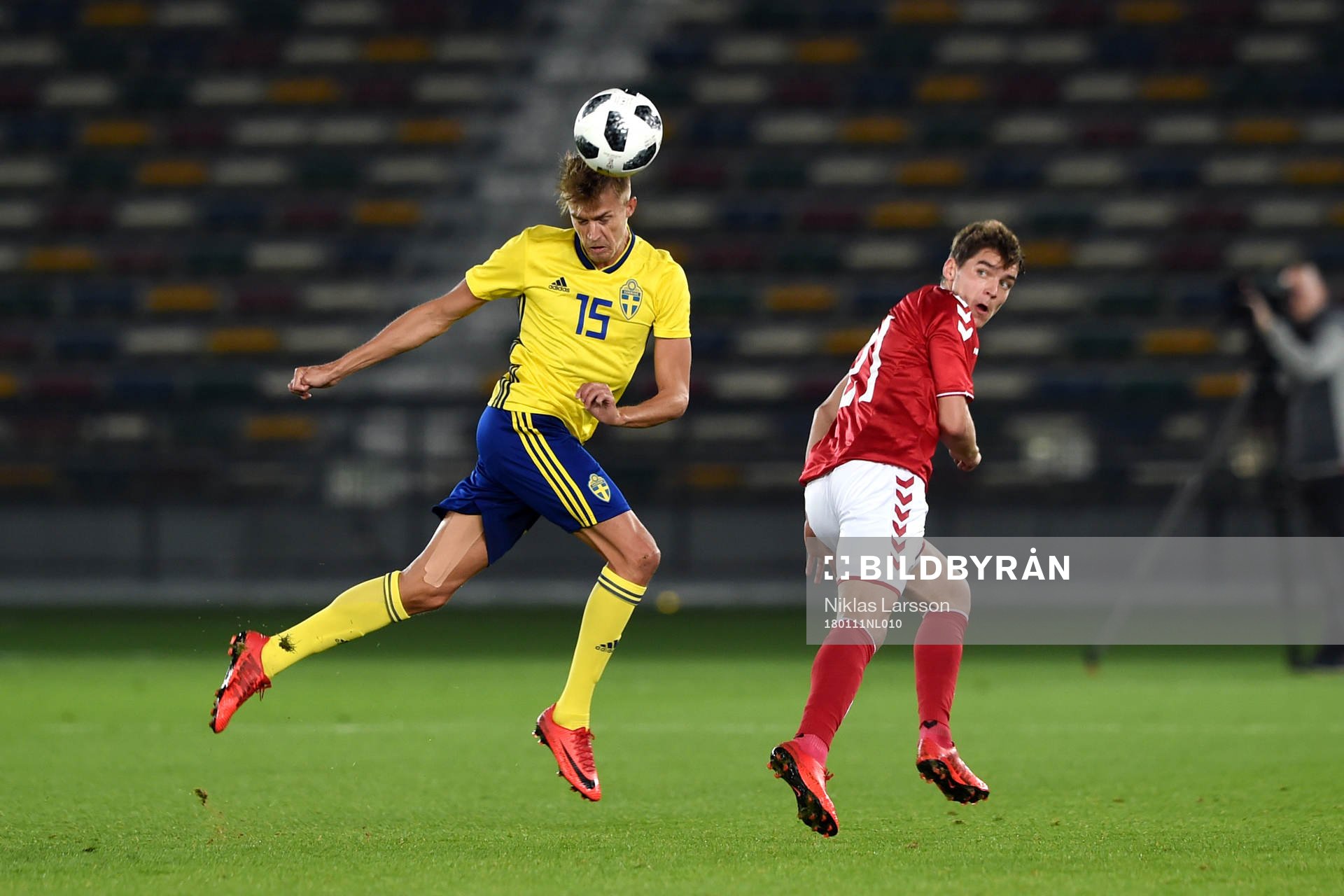 Sveriges Rasmus Lindkvist  och Danmarks Robert Skov en