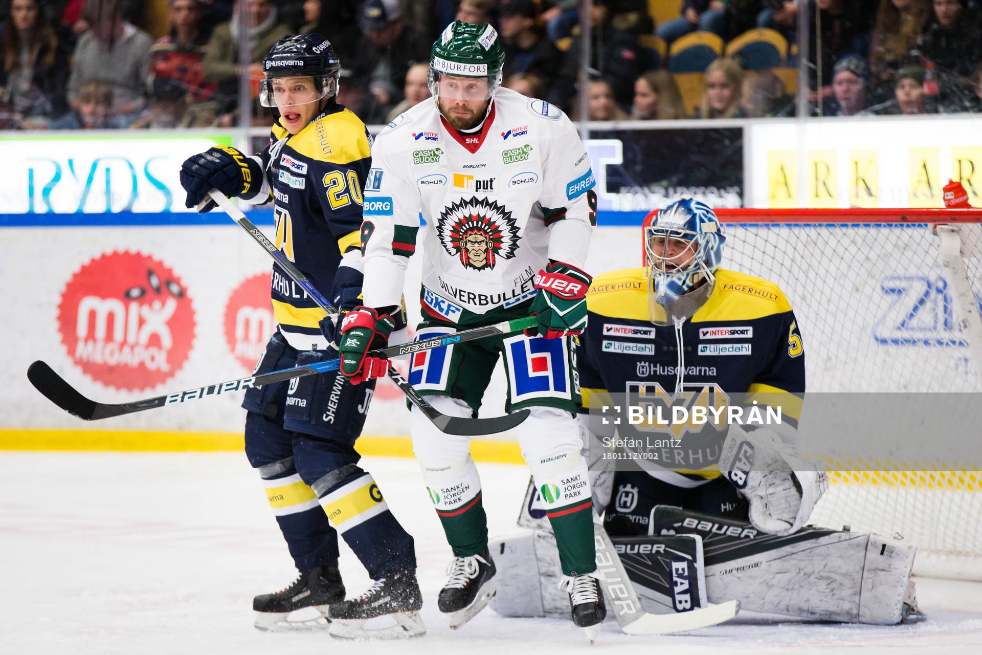 s Lawrence Pilut och målvakt Fredrik Pettersson-Wentzel