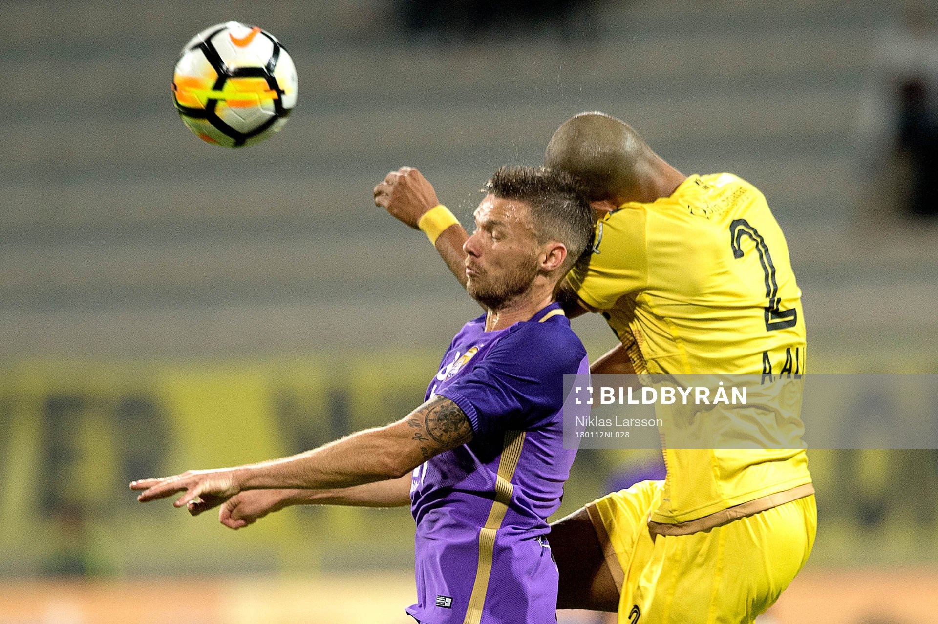 Al Ains Marcus Berg skadade sig i huvudet i närkamp med Al Wasls Abdulrahman Ali och fick utgå under matchen mellan Al Wasl och Al Ain den 12 januari 2018 i Dubai.